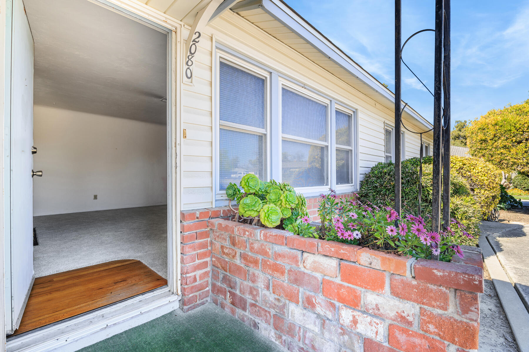 2080 Mckinley Ave, Hanford, CA 93230