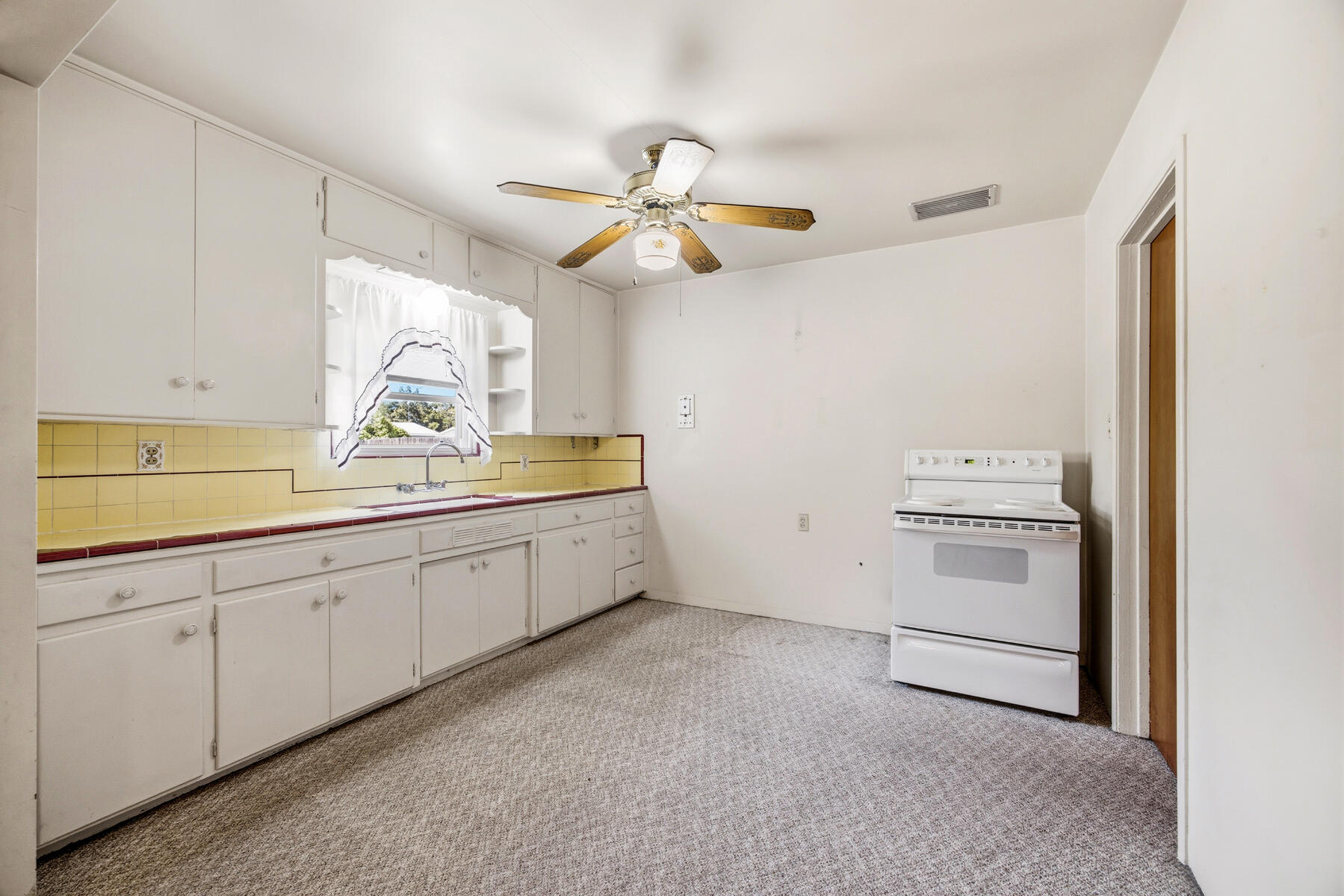 2080 Mckinley Ave, Hanford, CA 93230