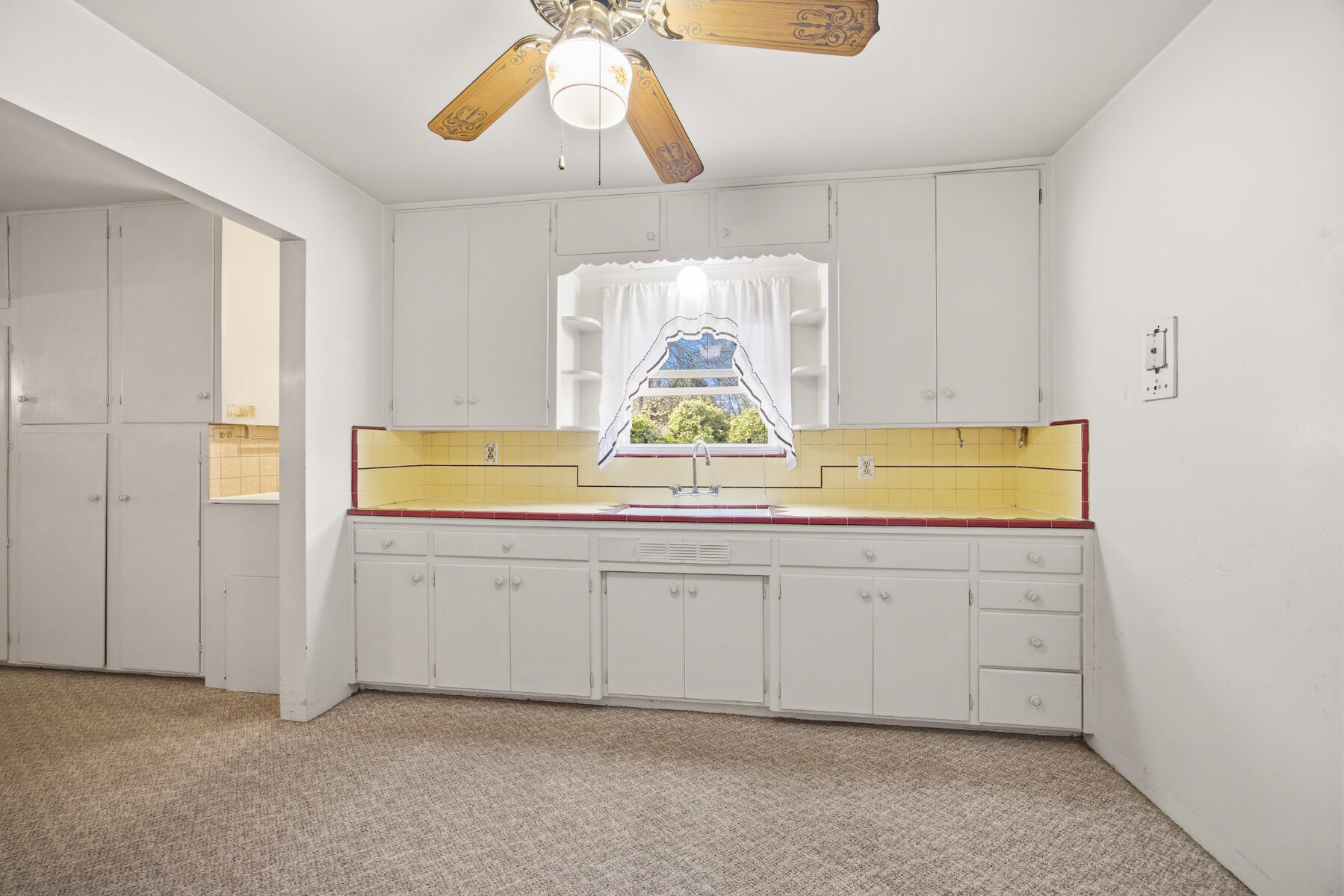 2080 Mckinley Ave, Hanford, CA 93230