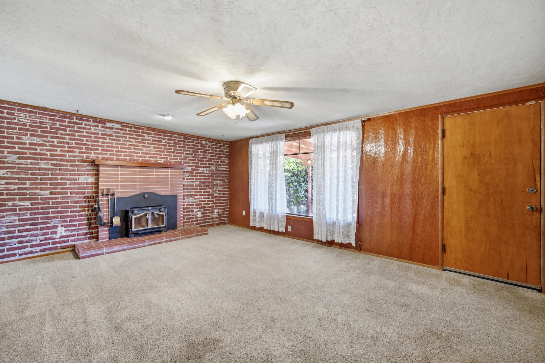 2080 Mckinley Ave, Hanford, CA 93230