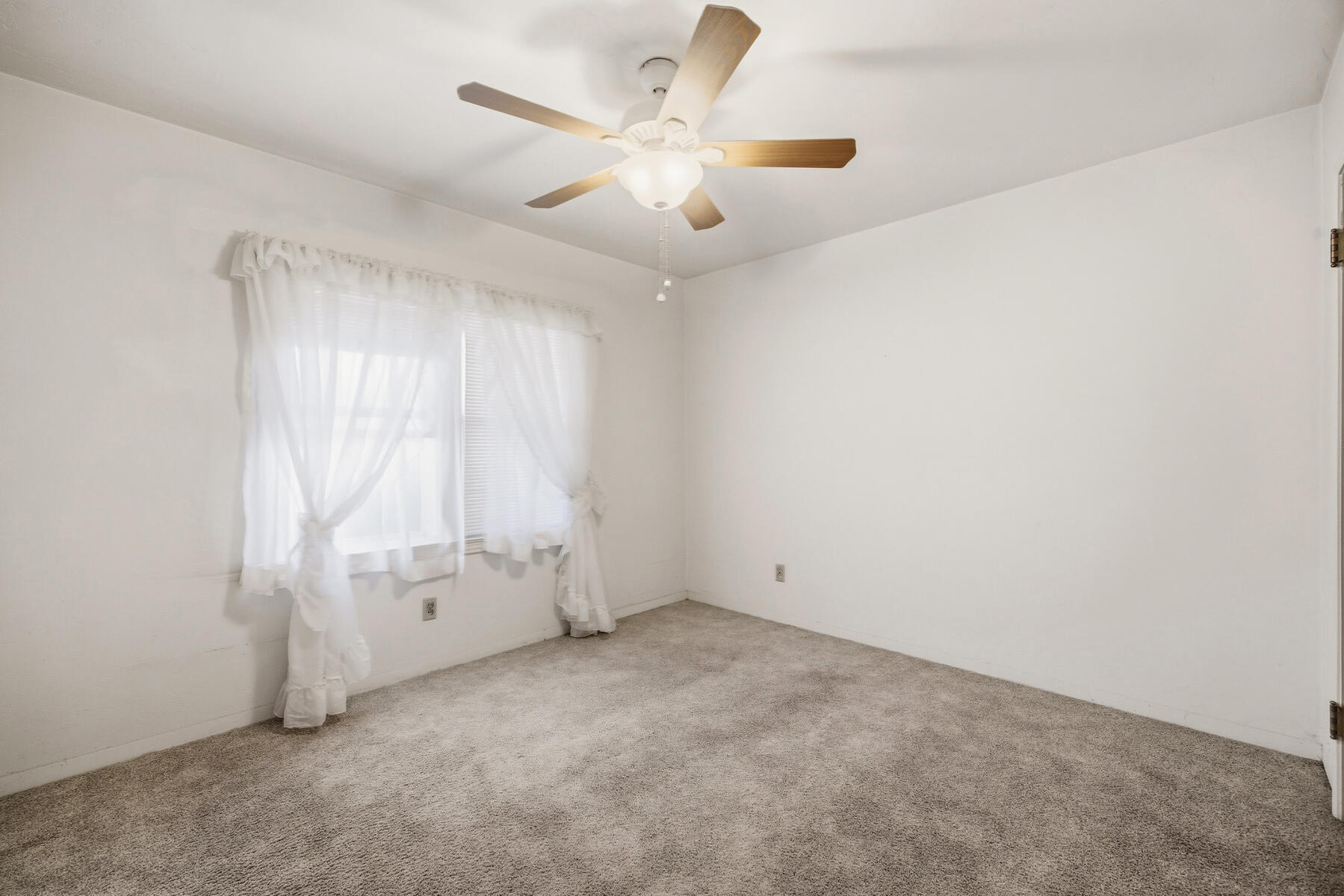 2080 Mckinley Ave, Hanford, CA 93230