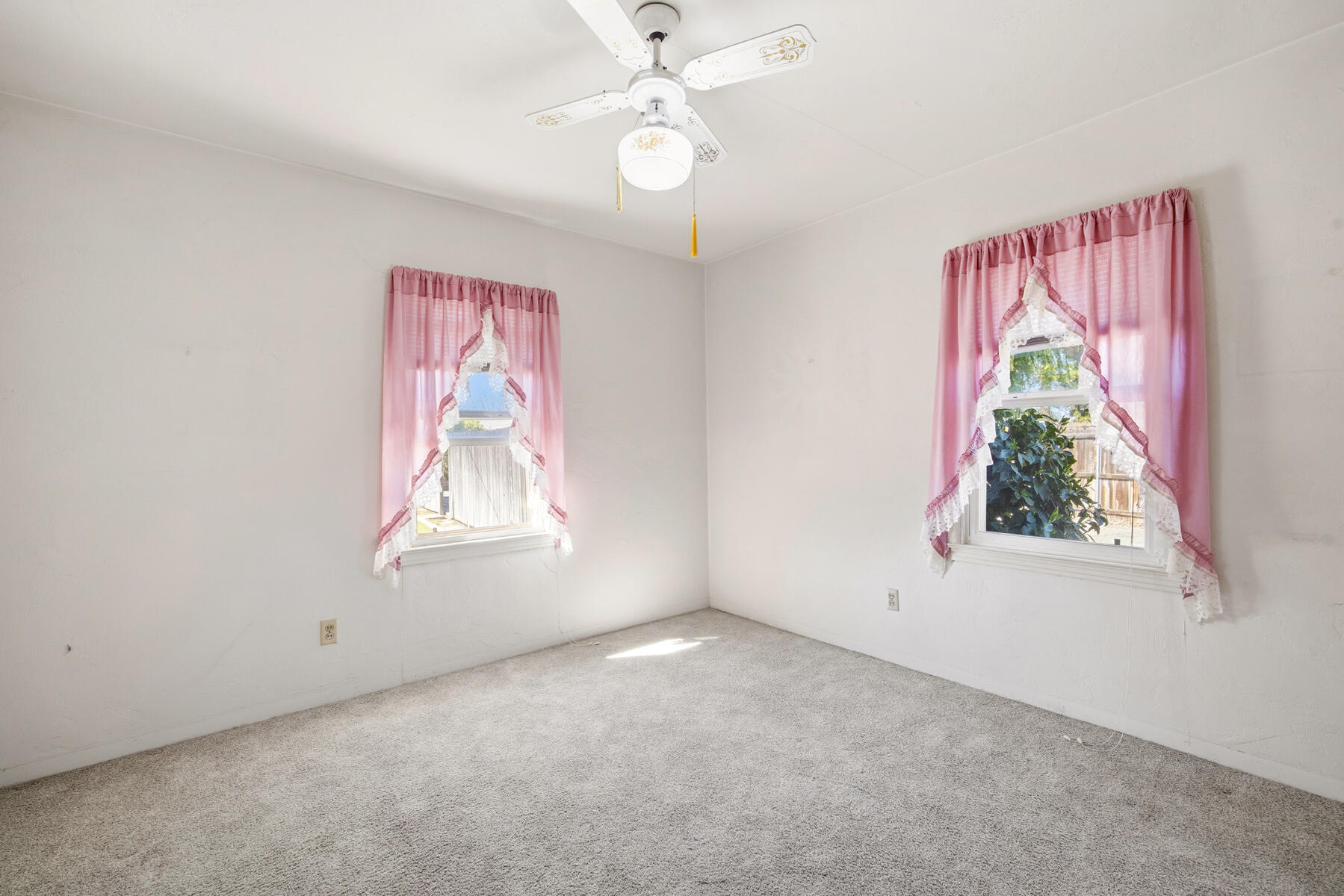 2080 Mckinley Ave, Hanford, CA 93230