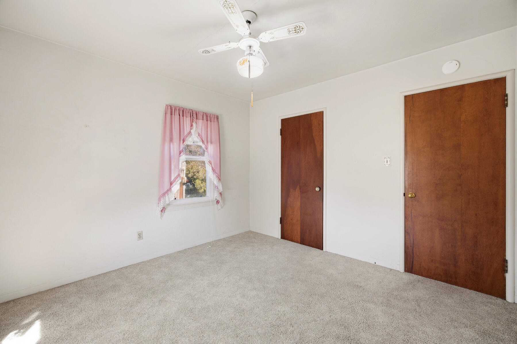 2080 Mckinley Ave, Hanford, CA 93230