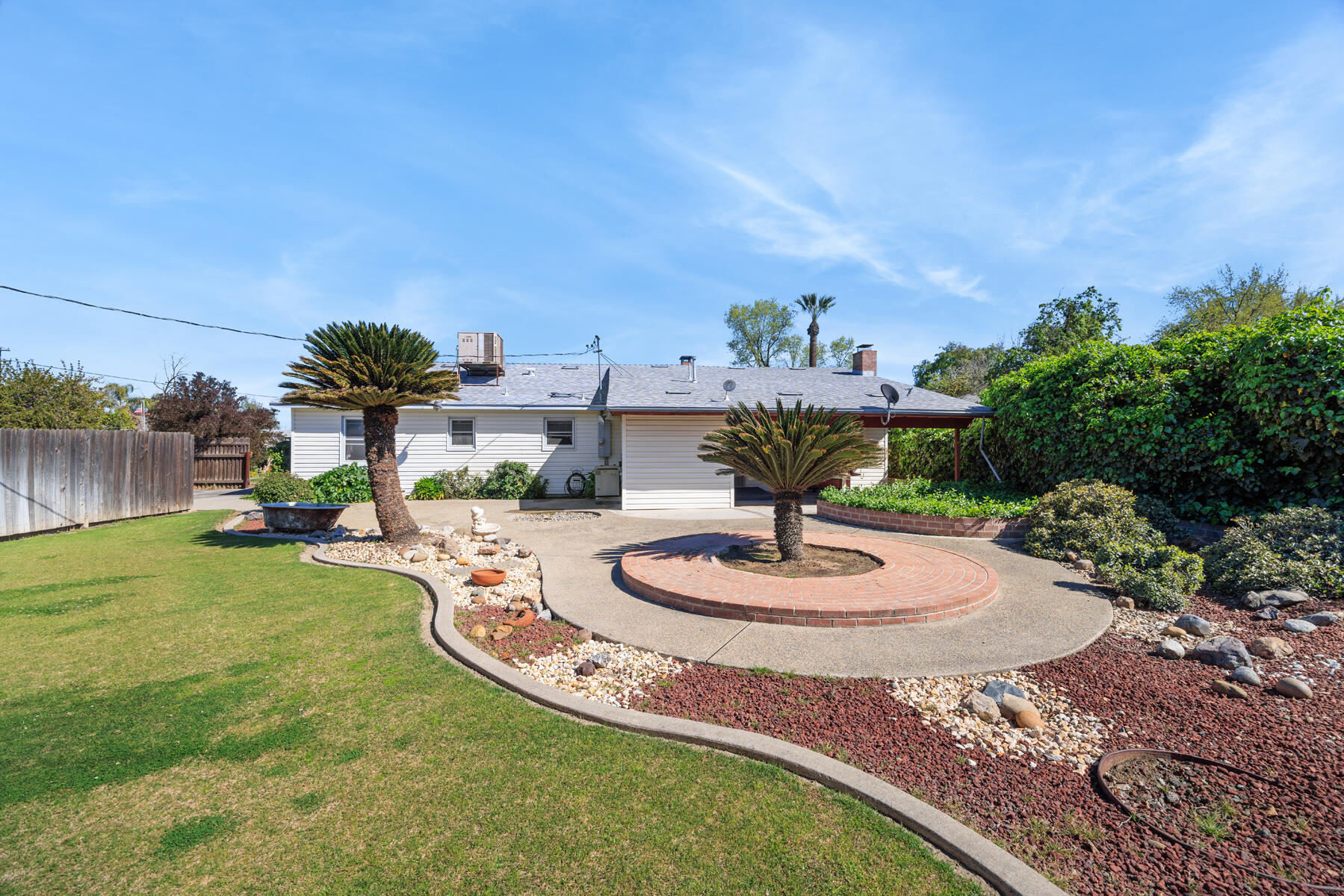 2080 Mckinley Ave, Hanford, CA 93230