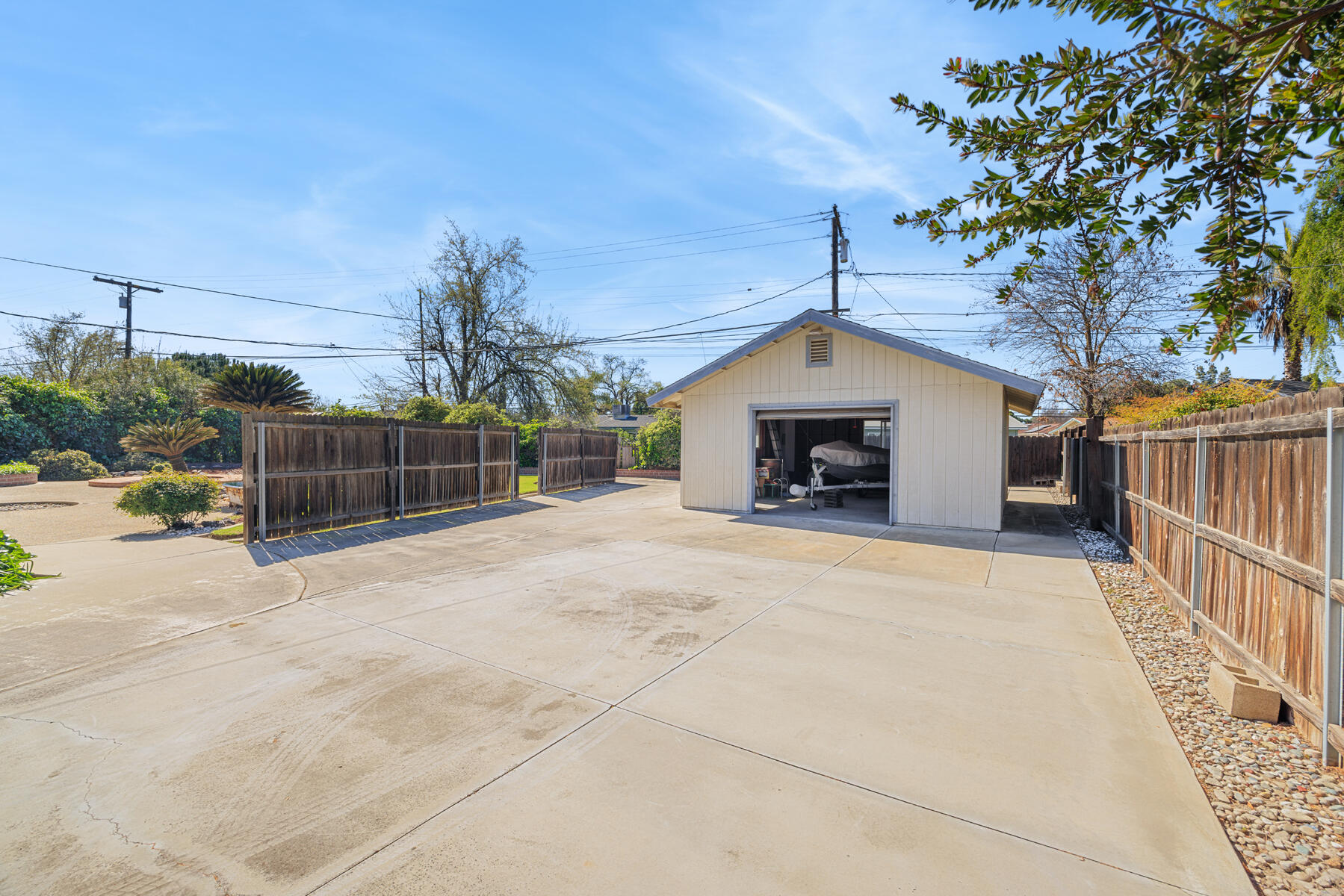 2080 Mckinley Ave, Hanford, CA 93230