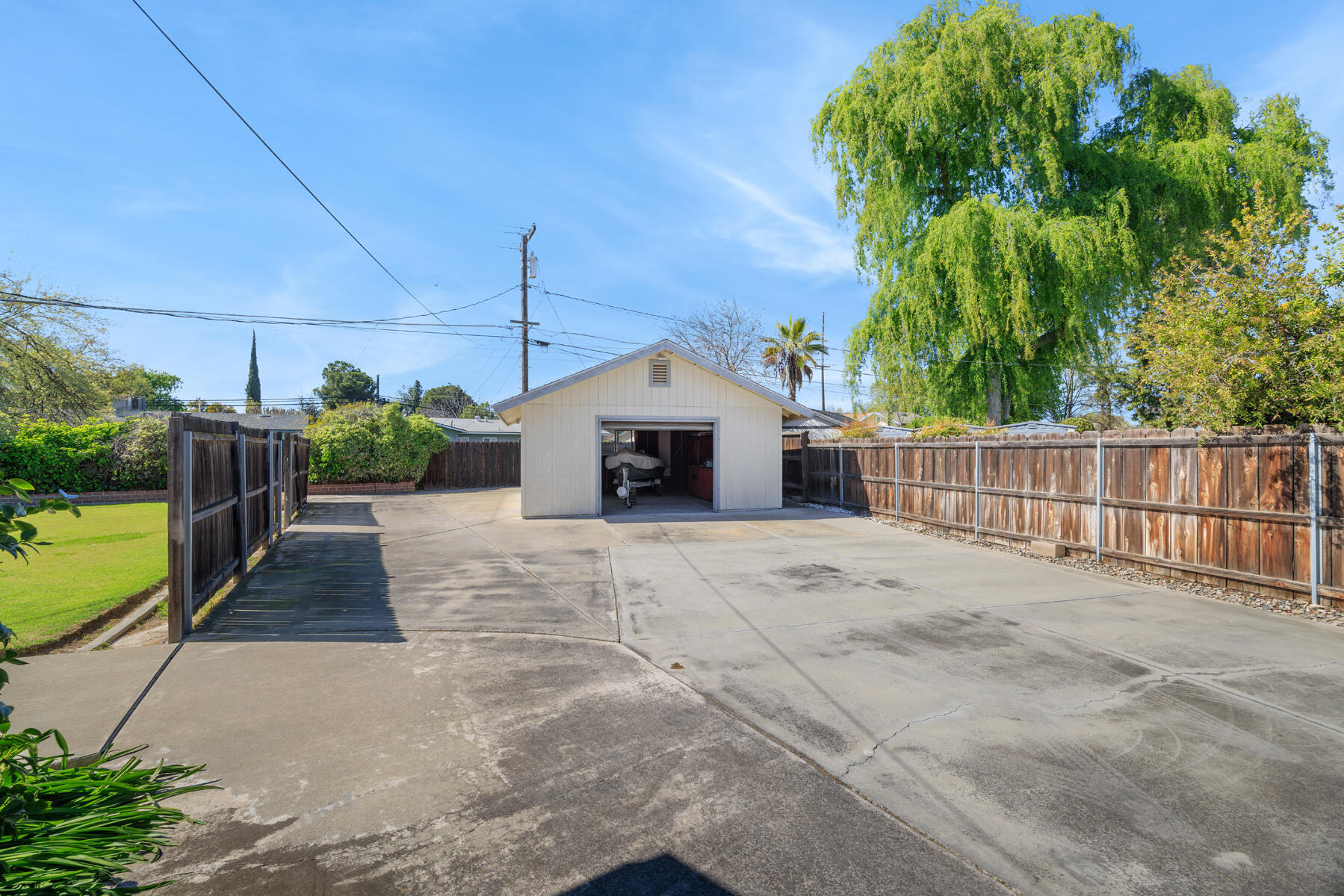 2080 Mckinley Ave, Hanford, CA 93230