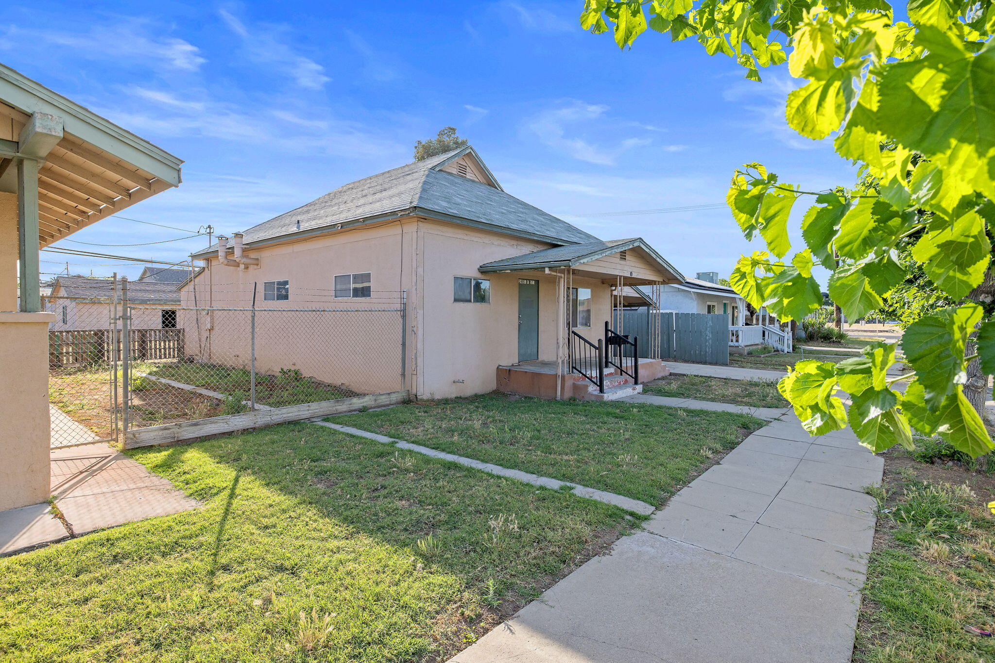 241 S F St, Exeter, CA 93221
