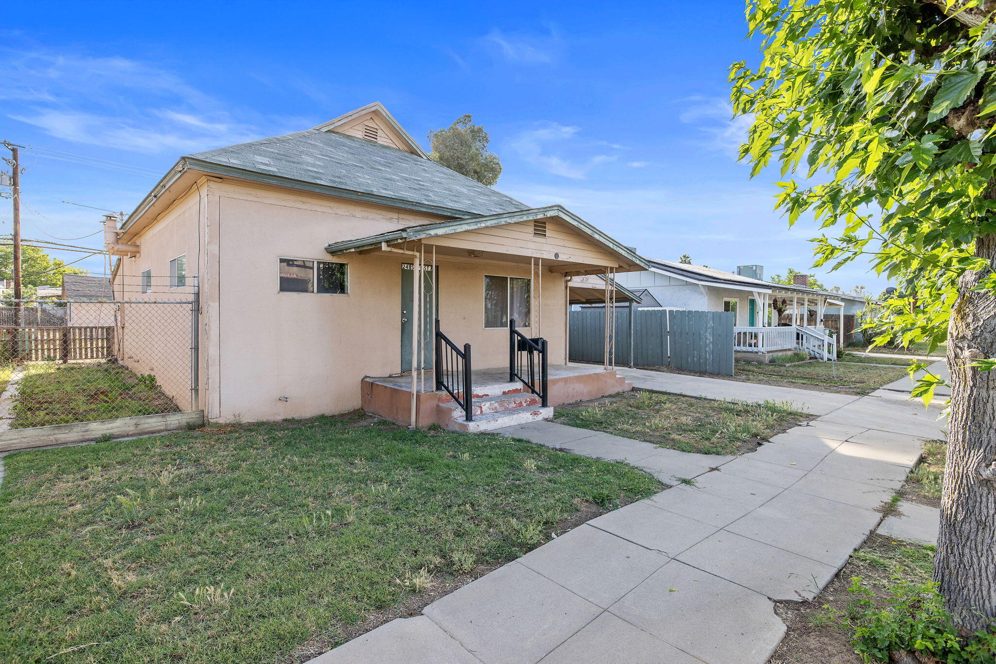 241 S F St, Exeter, CA 93221