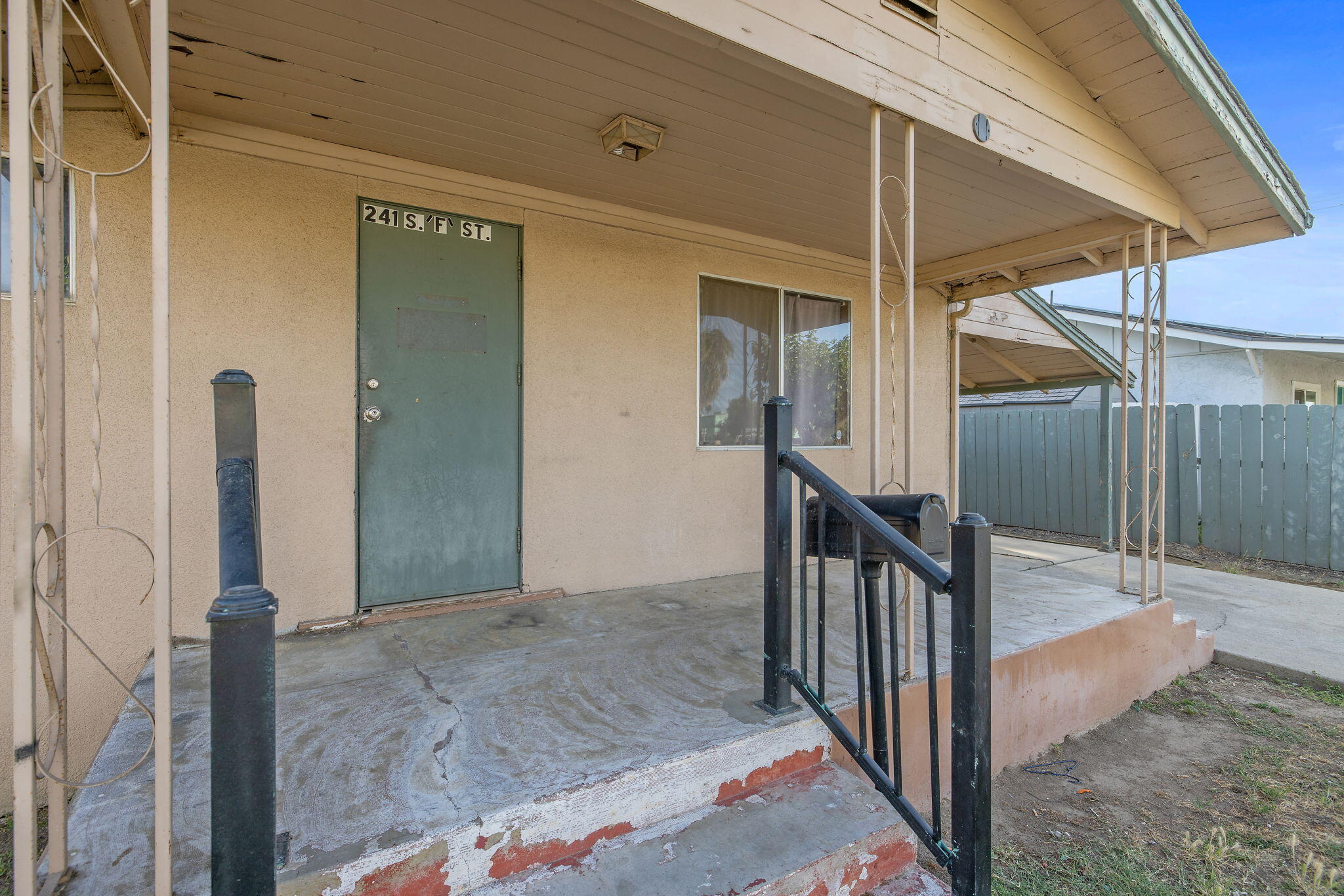 241 S F St, Exeter, CA 93221