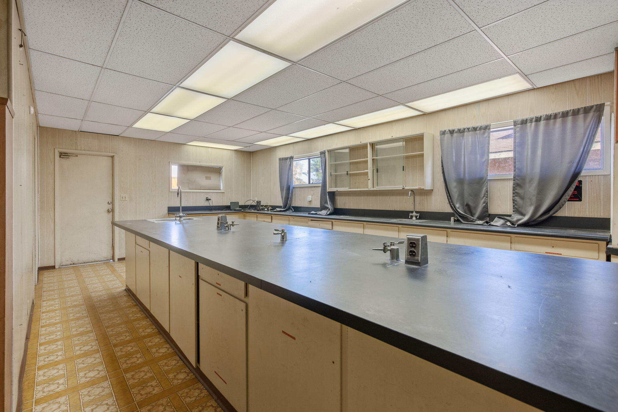 241 S F St, Exeter, CA 93221