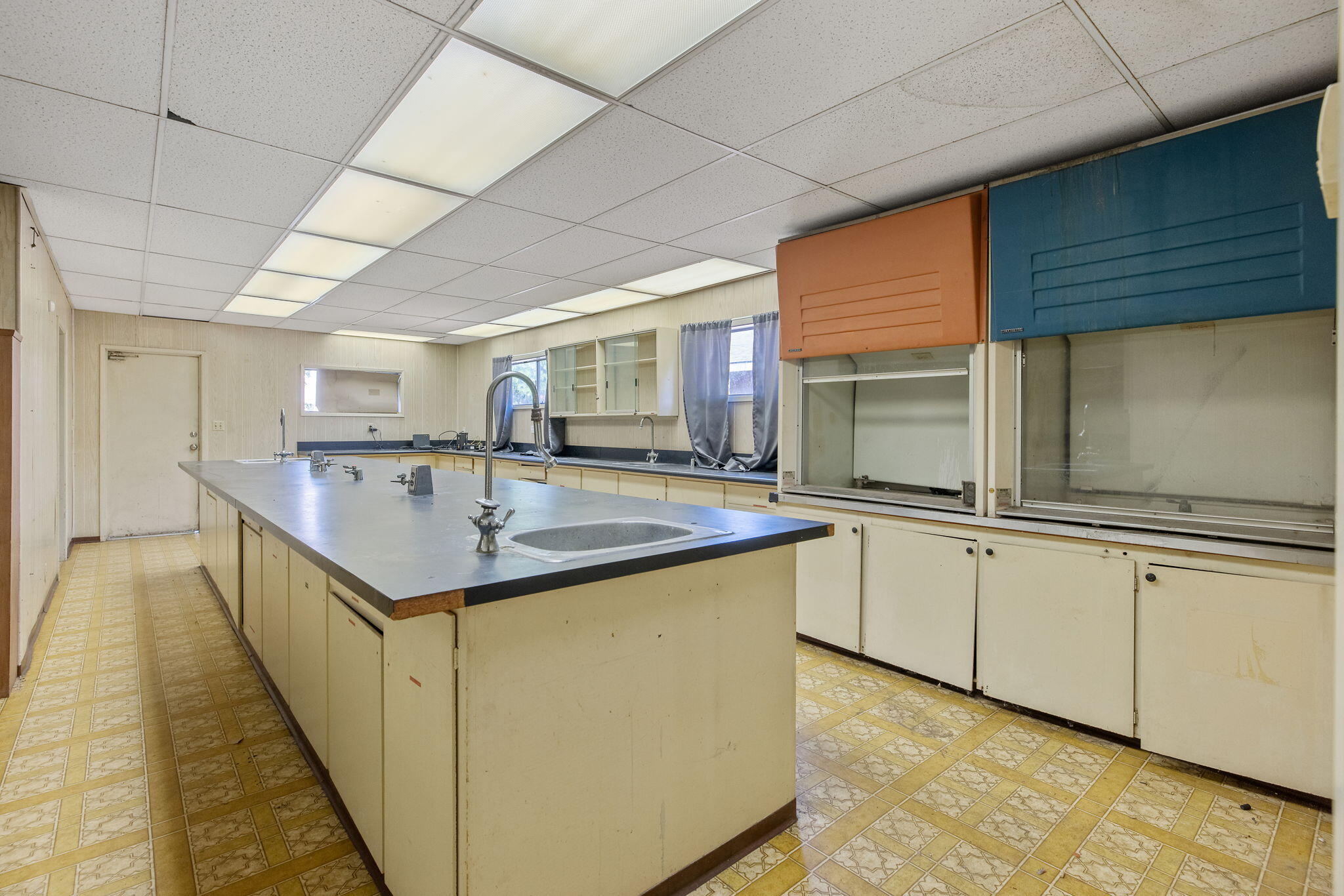 241 S F St, Exeter, CA 93221