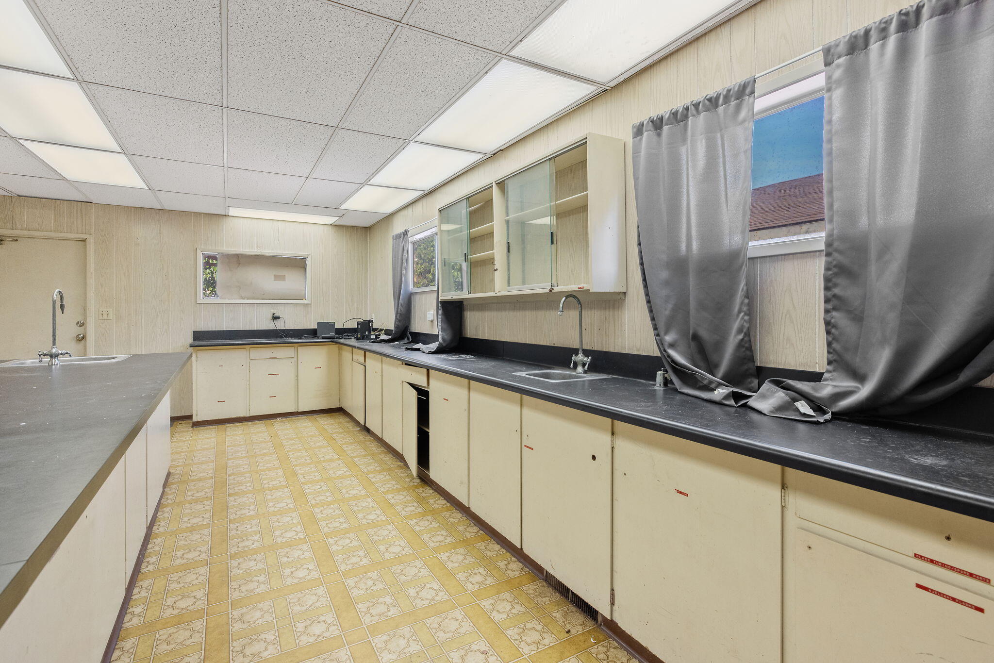 241 S F St, Exeter, CA 93221