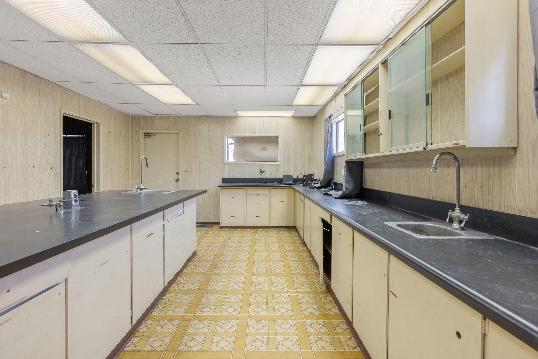 241 S F St, Exeter, CA 93221