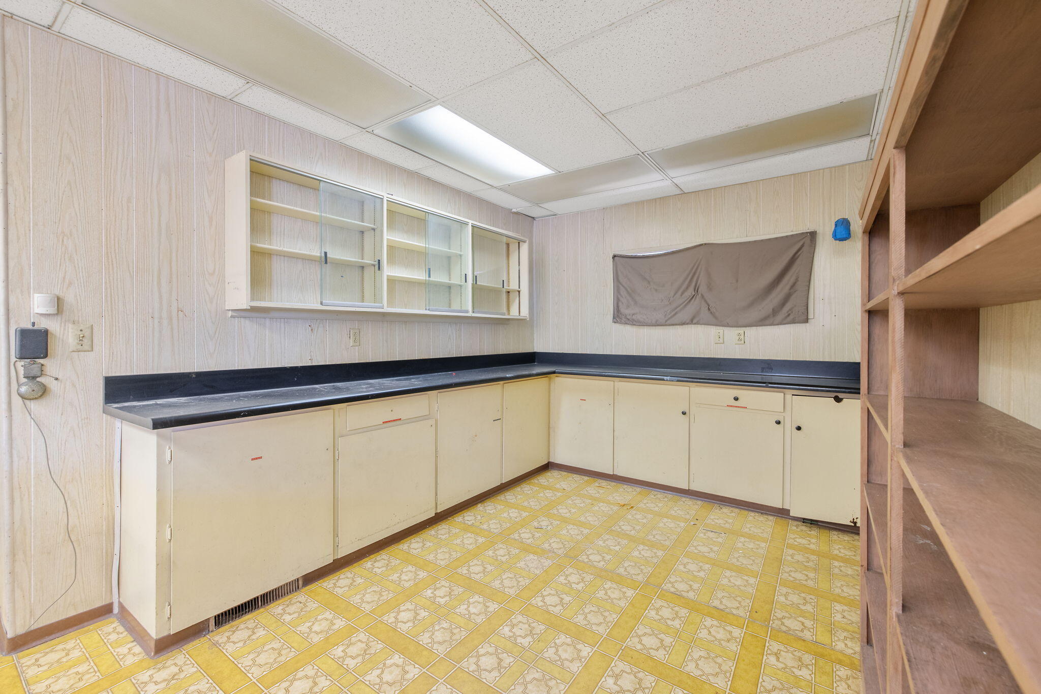 241 S F St, Exeter, CA 93221