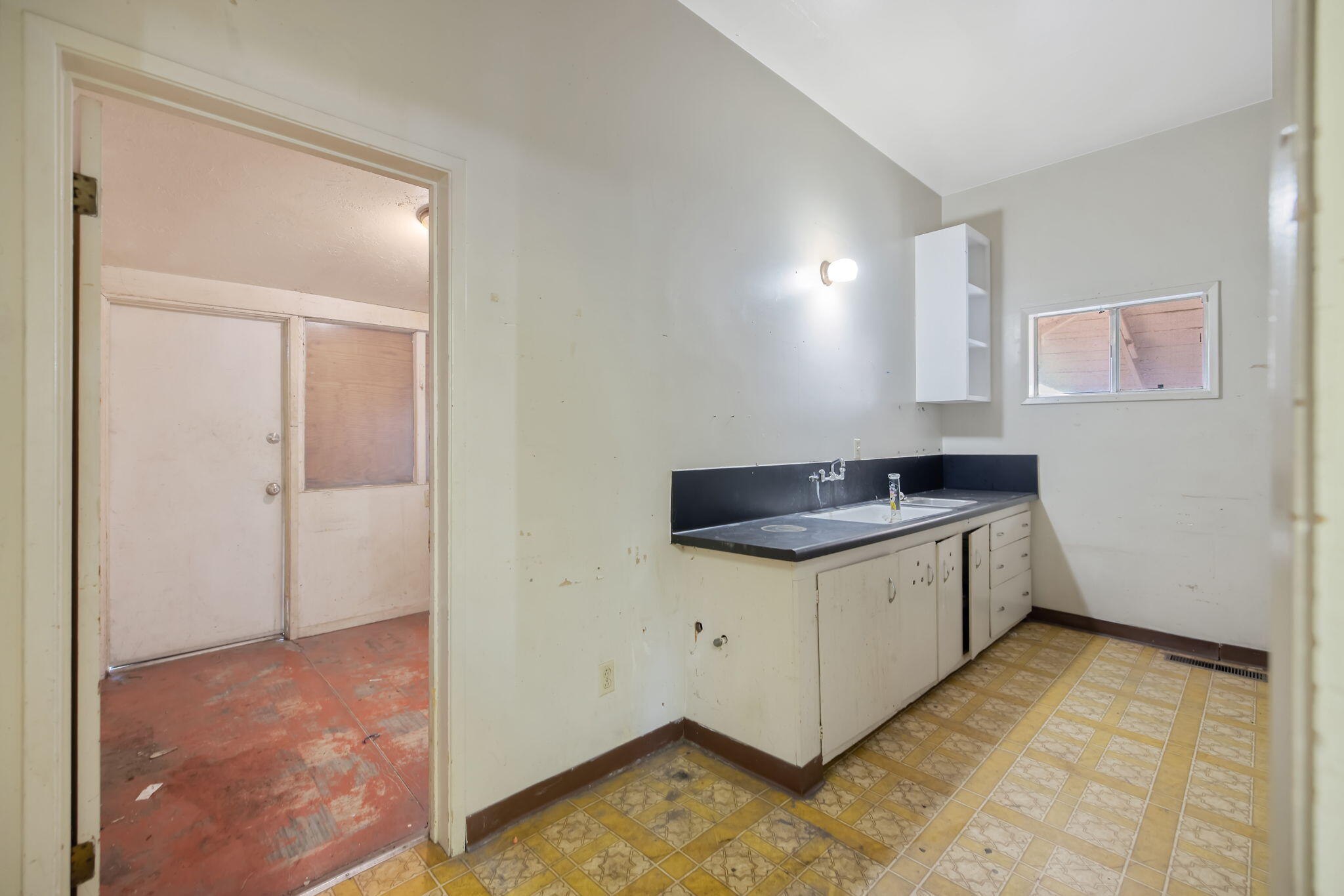 241 S F St, Exeter, CA 93221