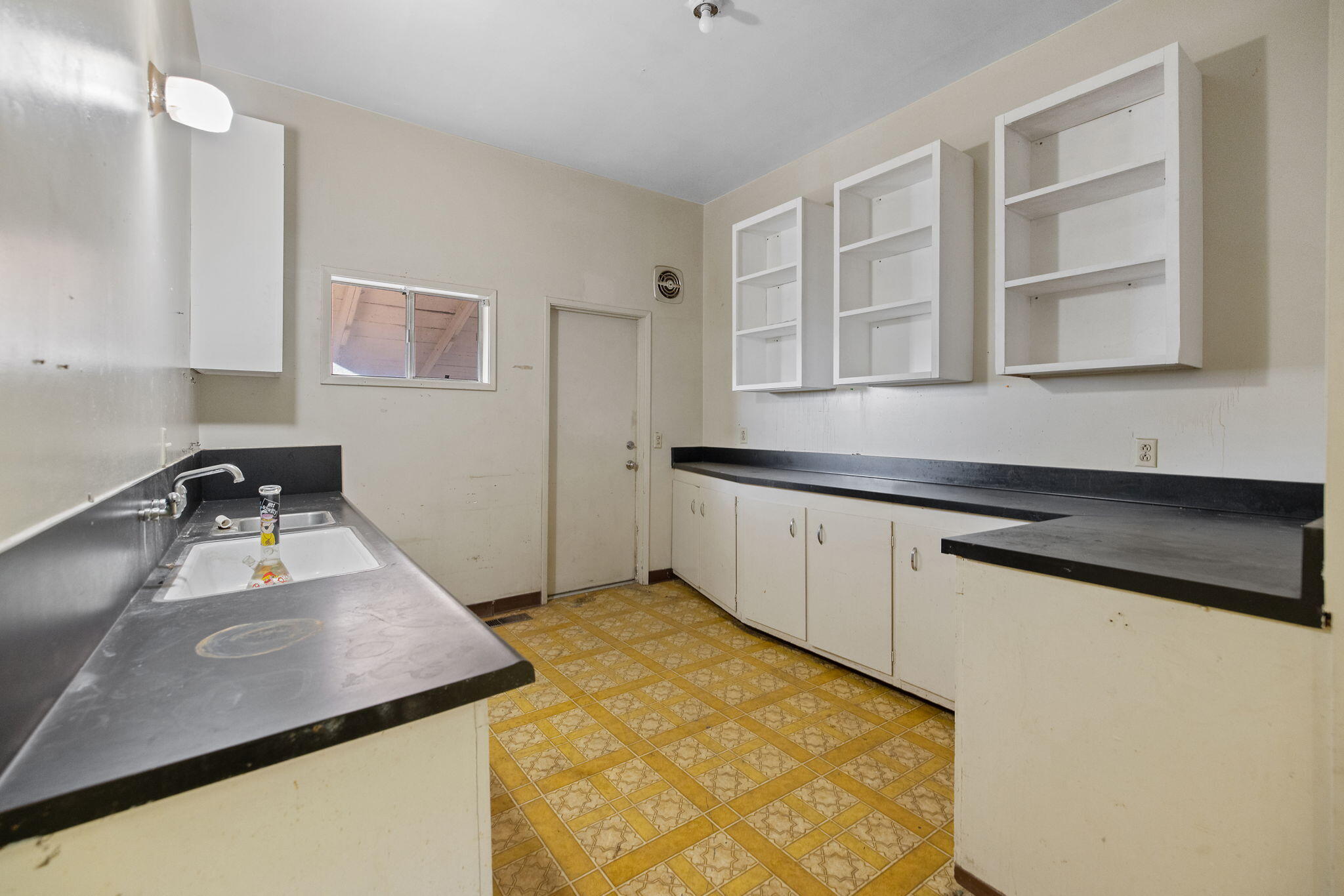 241 S F St, Exeter, CA 93221