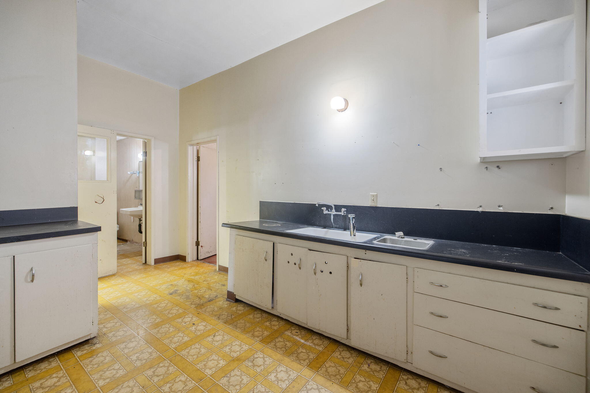 241 S F St, Exeter, CA 93221