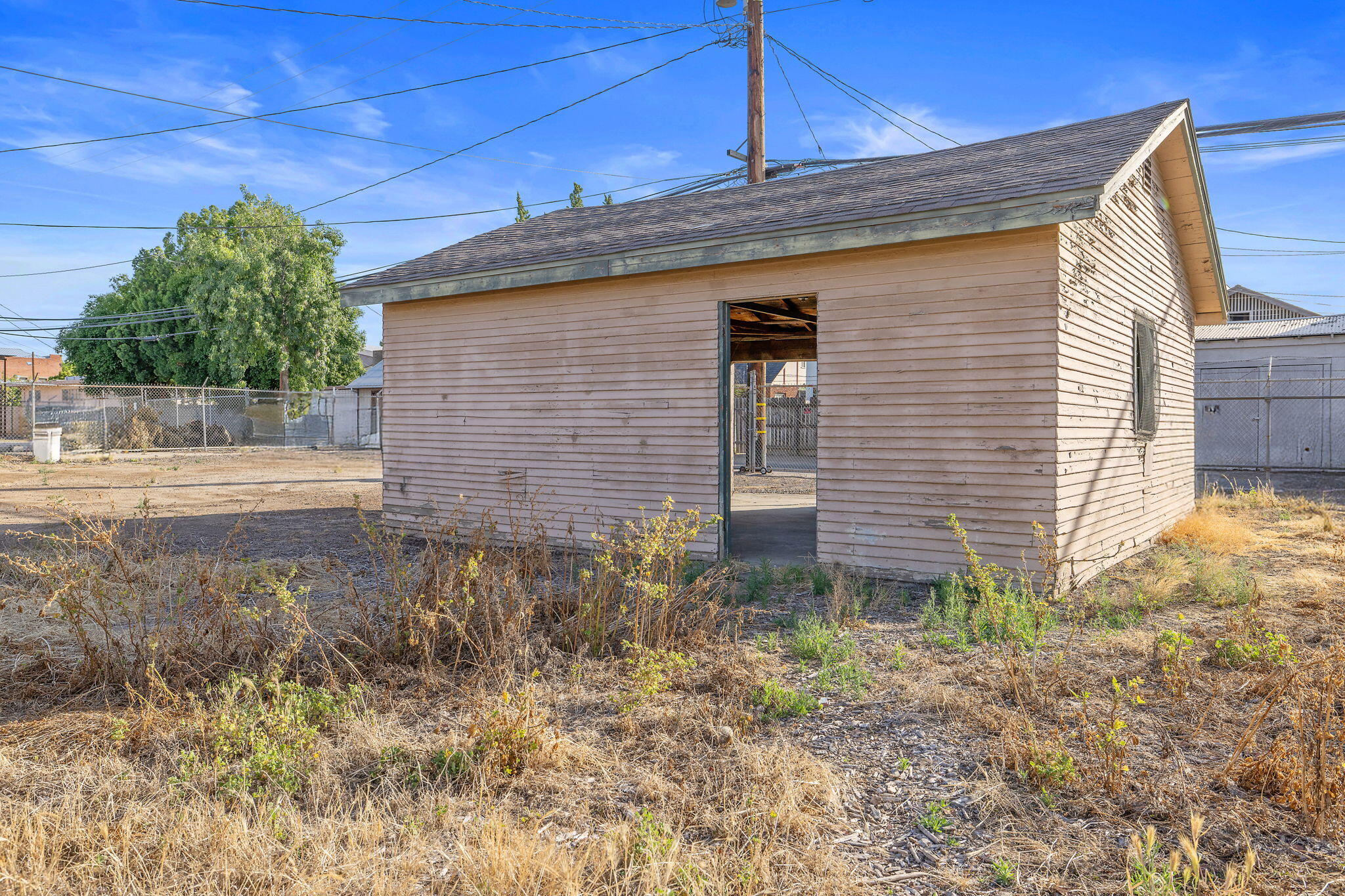 241 S F St, Exeter, CA 93221
