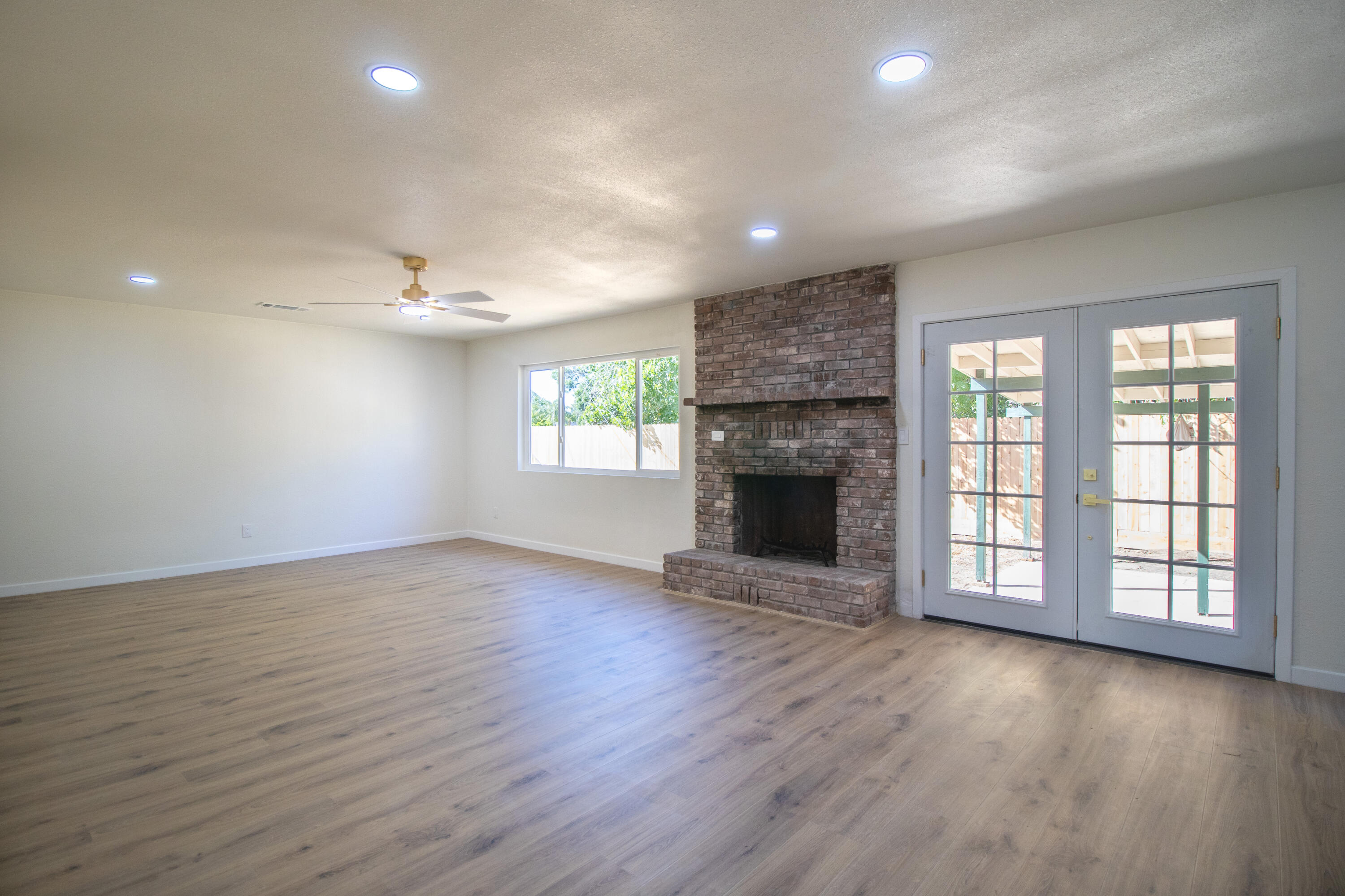 572 N NW Verdugo Dr, Porterville, CA 93257