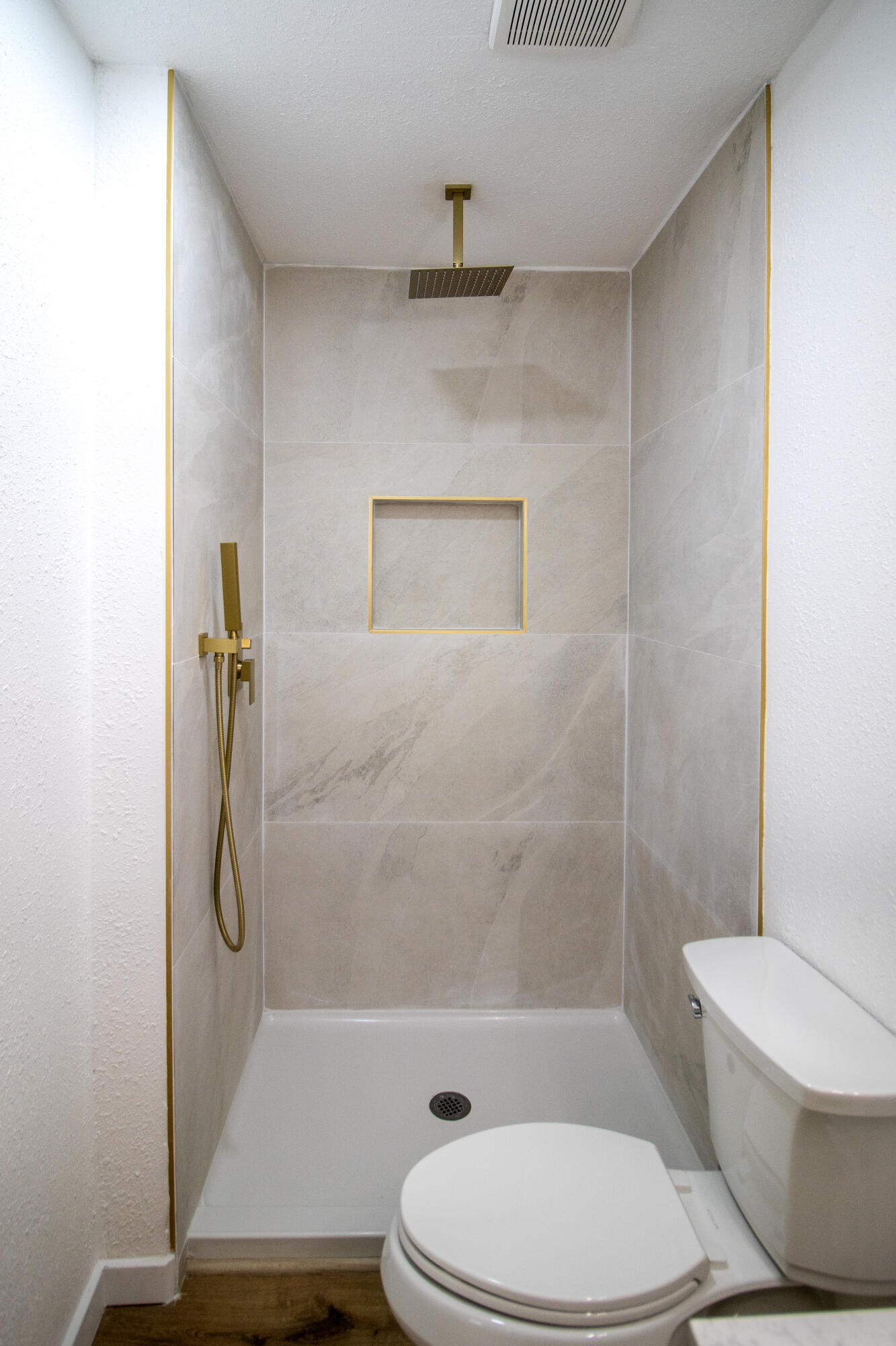 572 N NW Verdugo Dr, Porterville, CA 93257