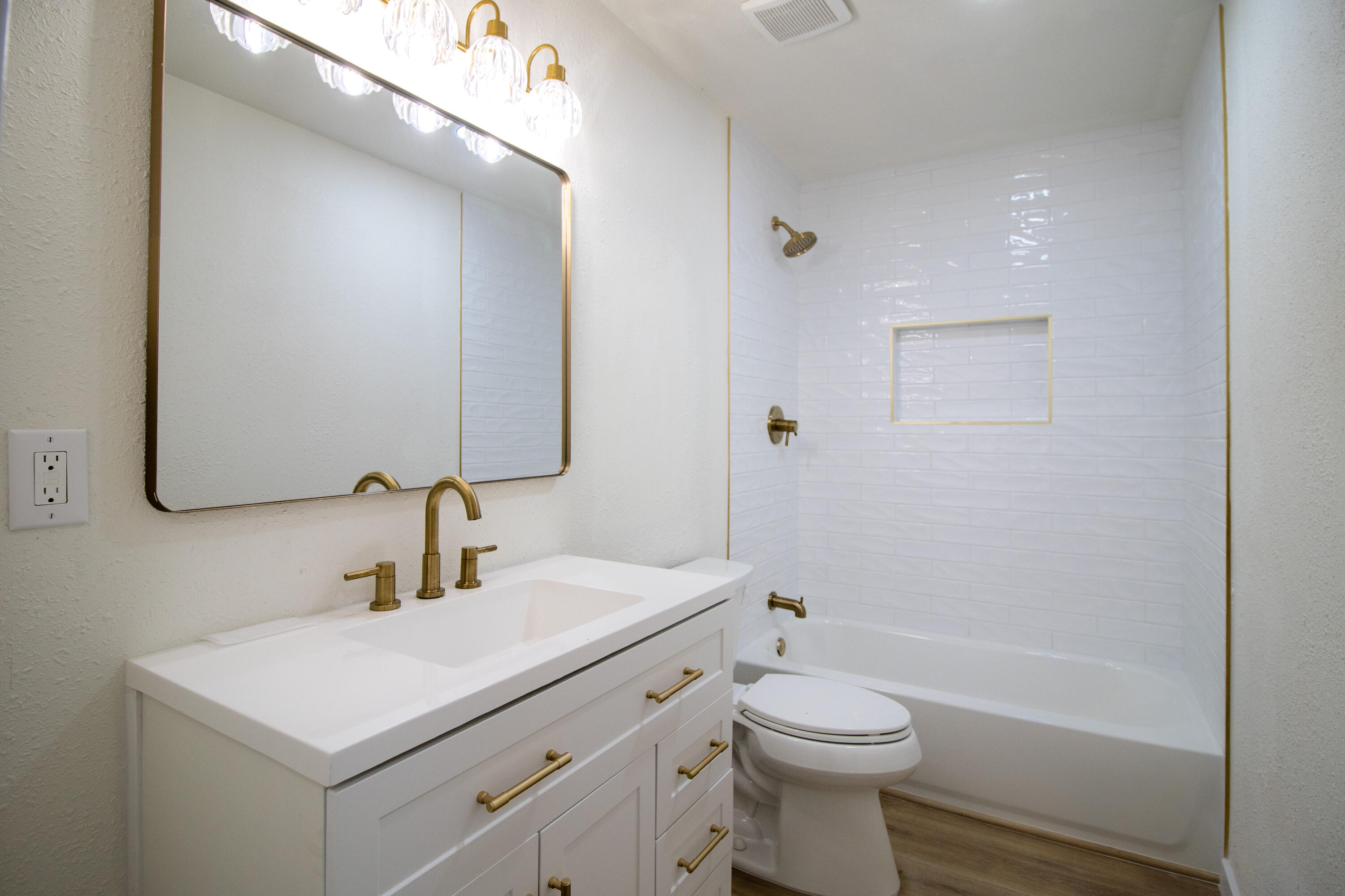 572 N NW Verdugo Dr, Porterville, CA 93257