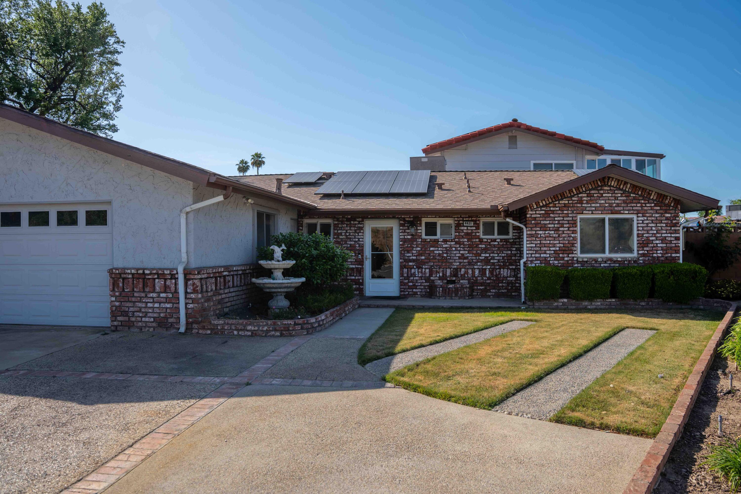 4421 N Woodrow Ave, Fresno, CA 93726