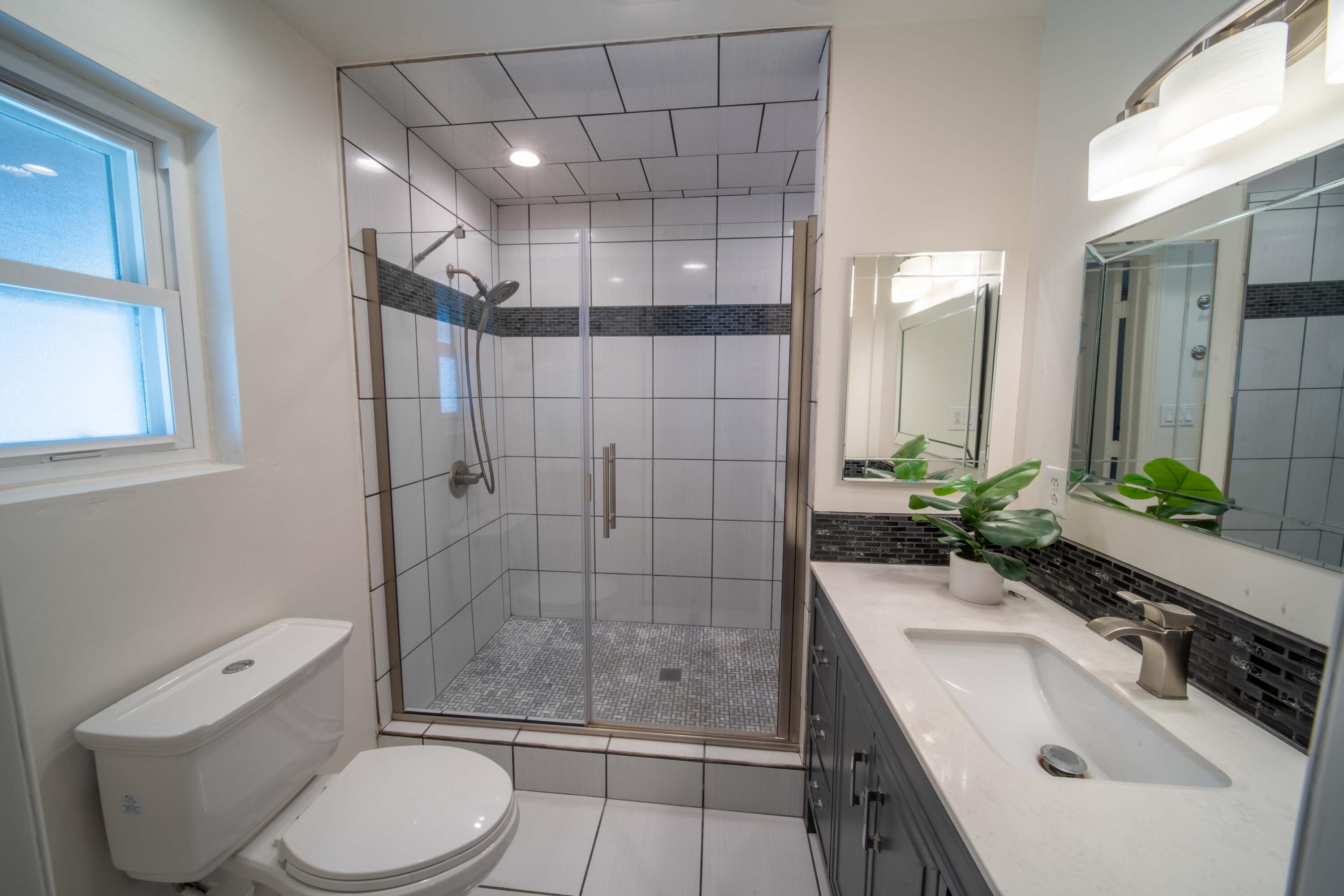 4421 N Woodrow Ave, Fresno, CA 93726