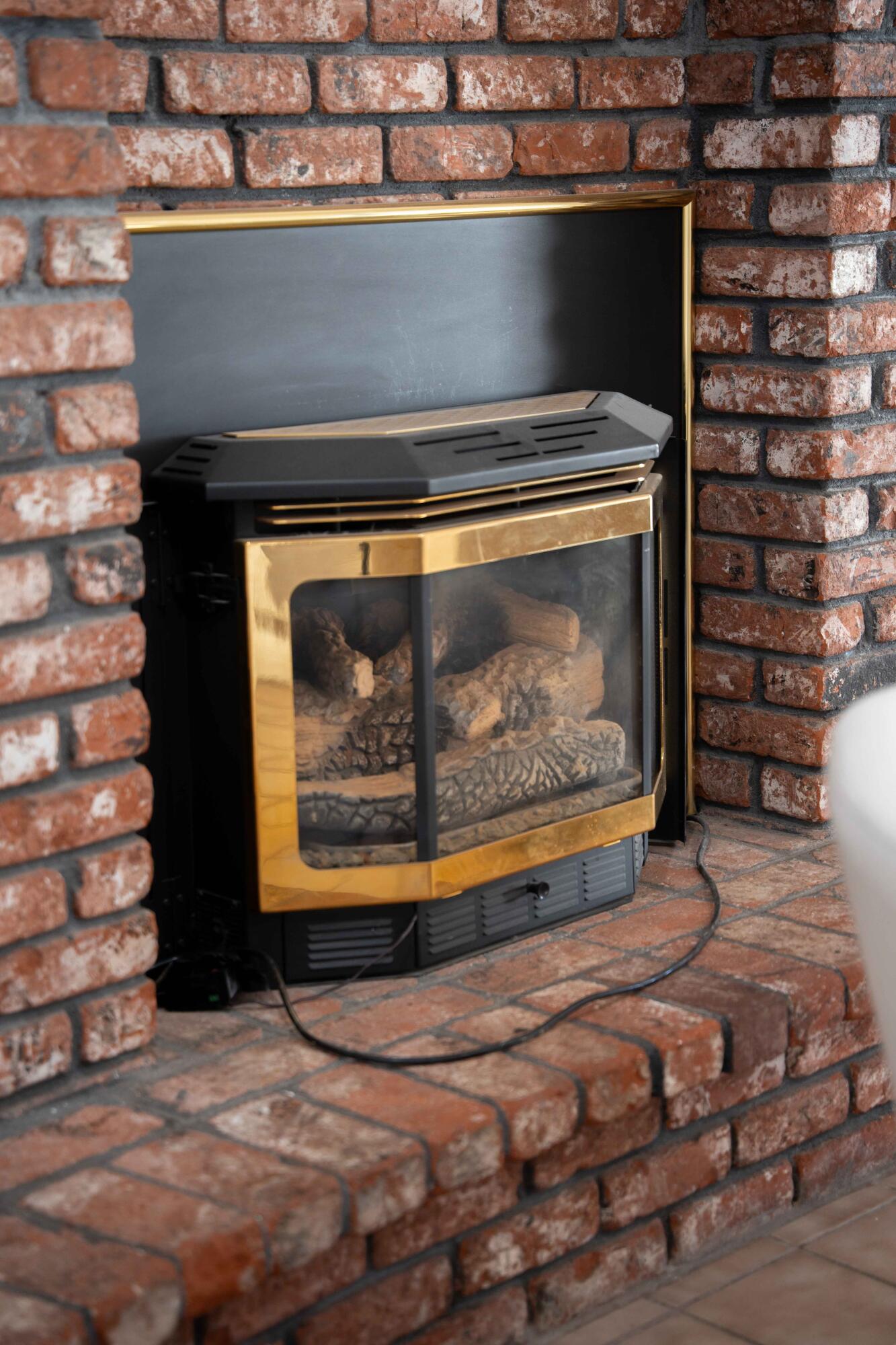 4421 N Woodrow Ave, Fresno, CA 93726