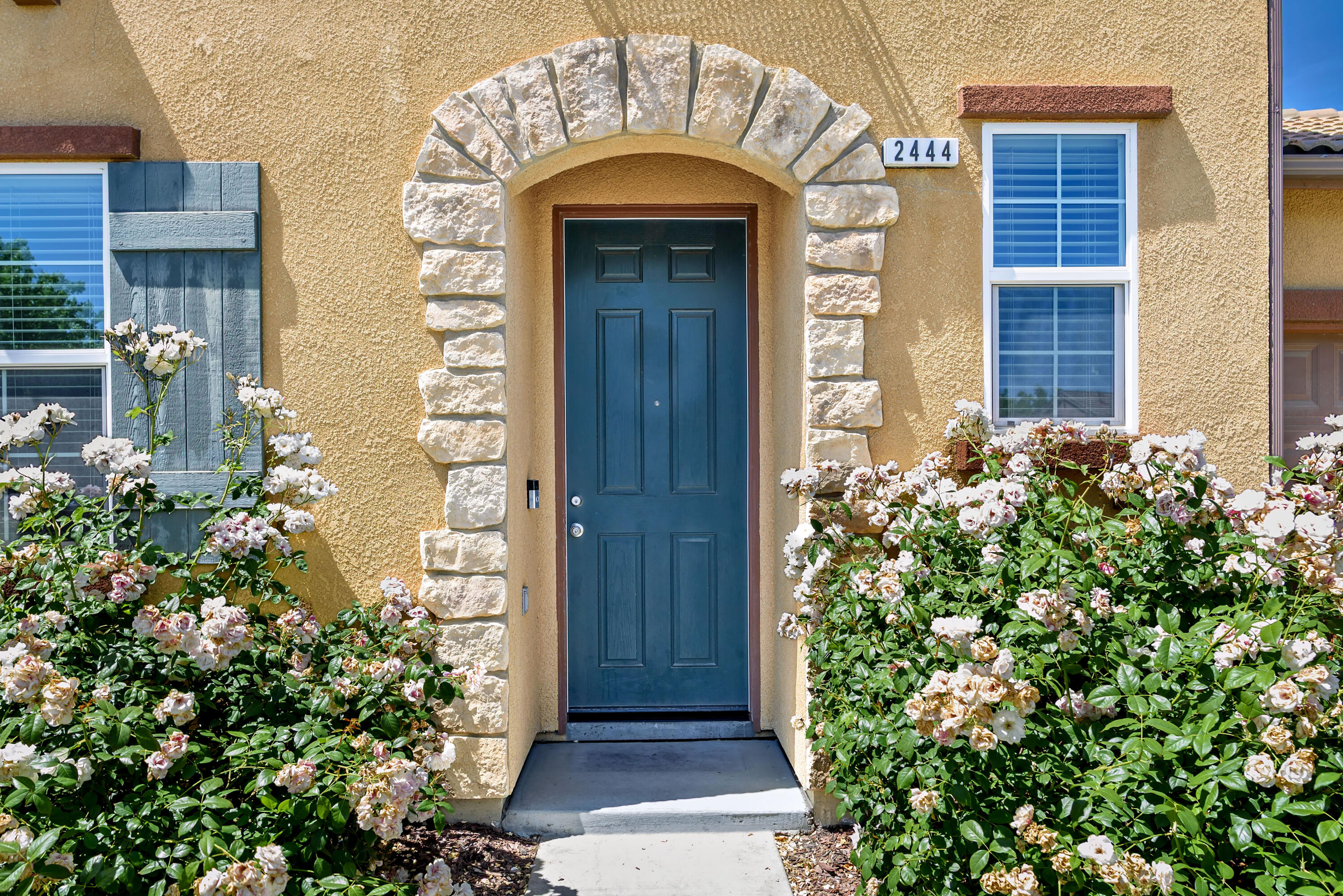 2444 Chardonnay Pl, Hanford, CA 93230