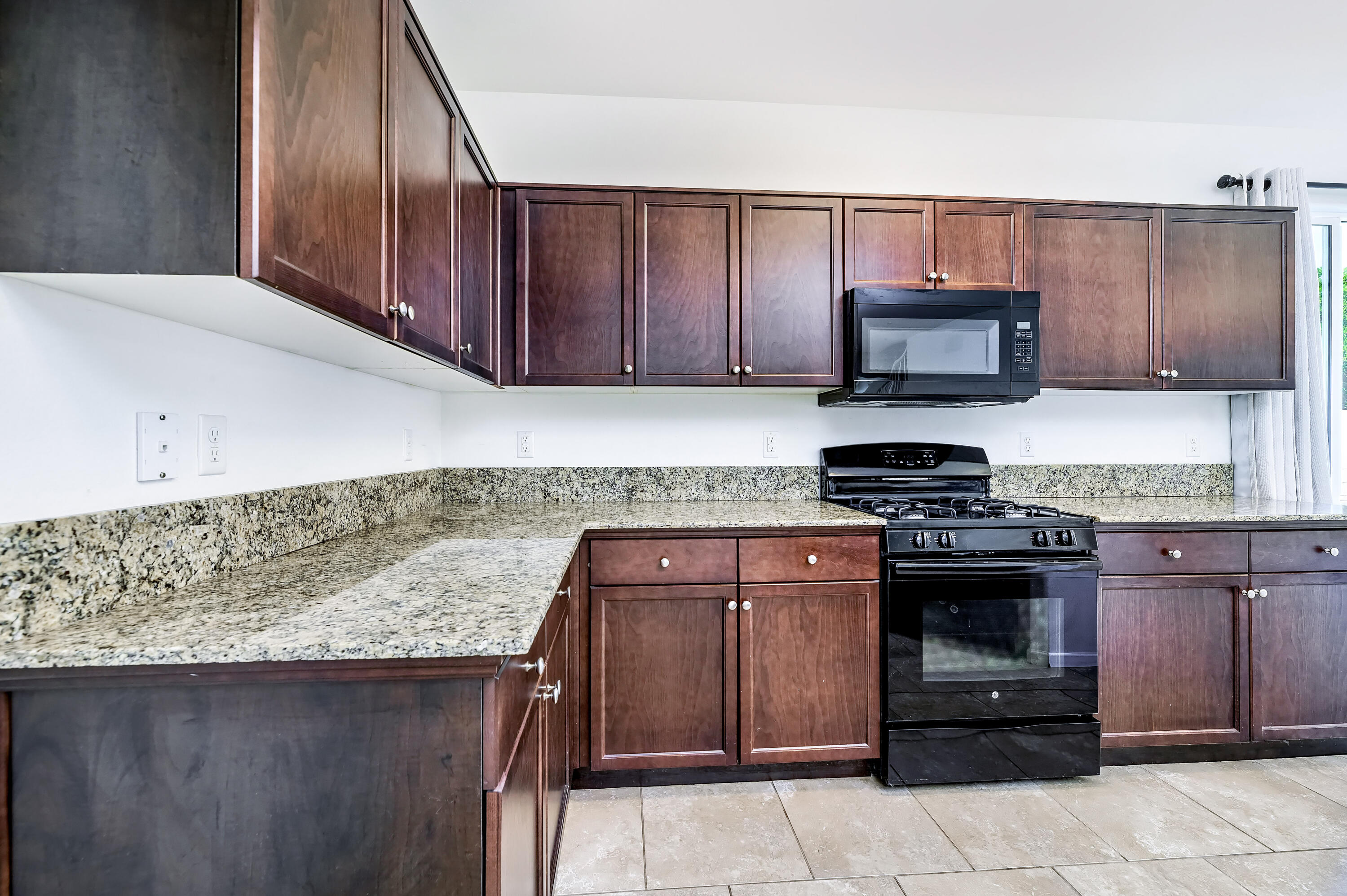 2444 Chardonnay Pl, Hanford, CA 93230