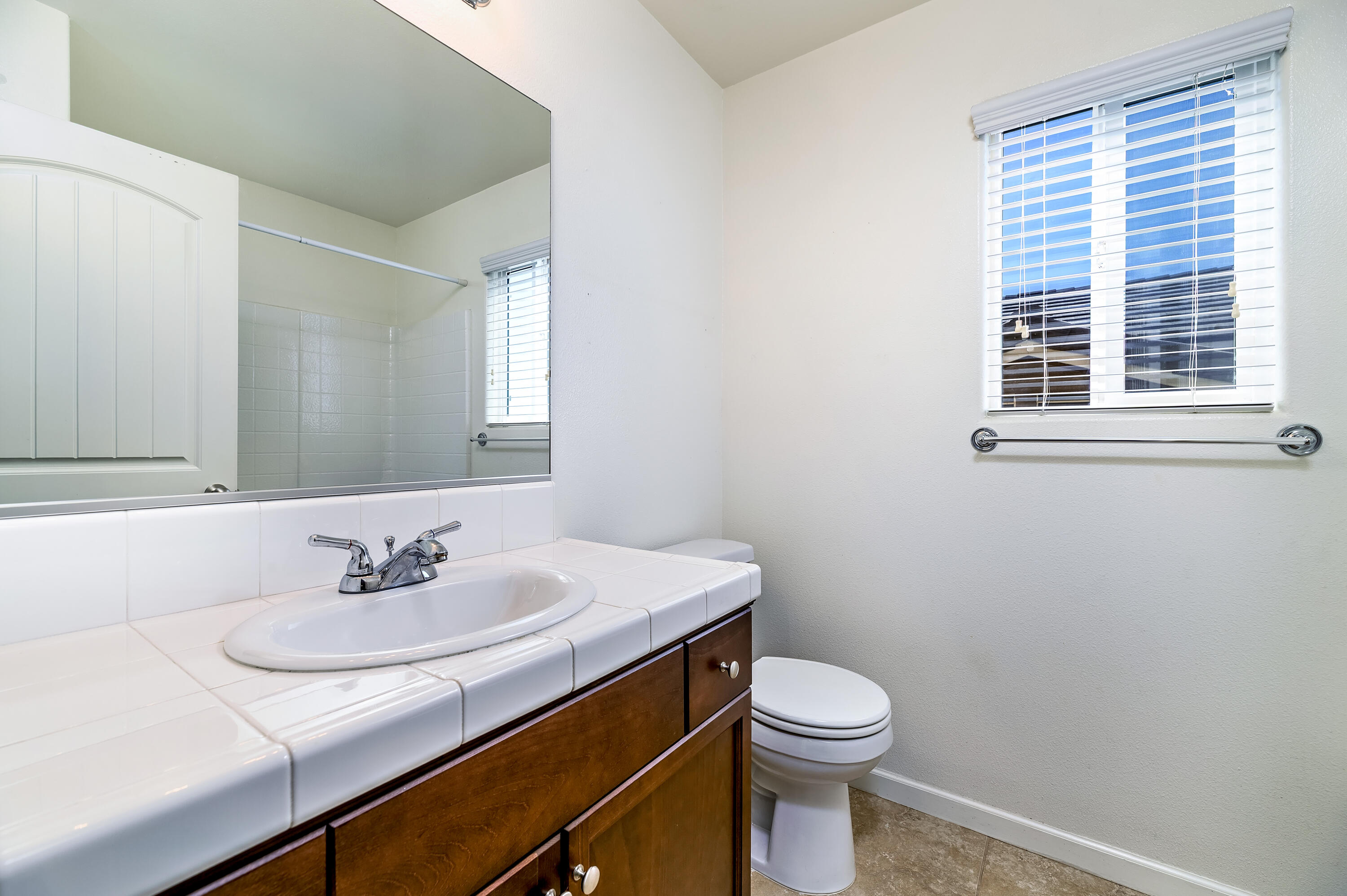 2444 Chardonnay Pl, Hanford, CA 93230