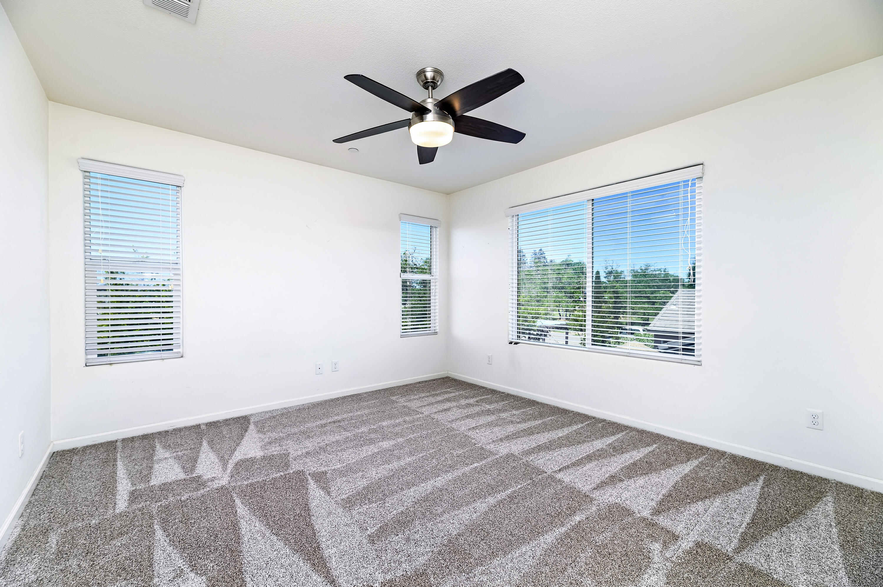 2444 Chardonnay Pl, Hanford, CA 93230