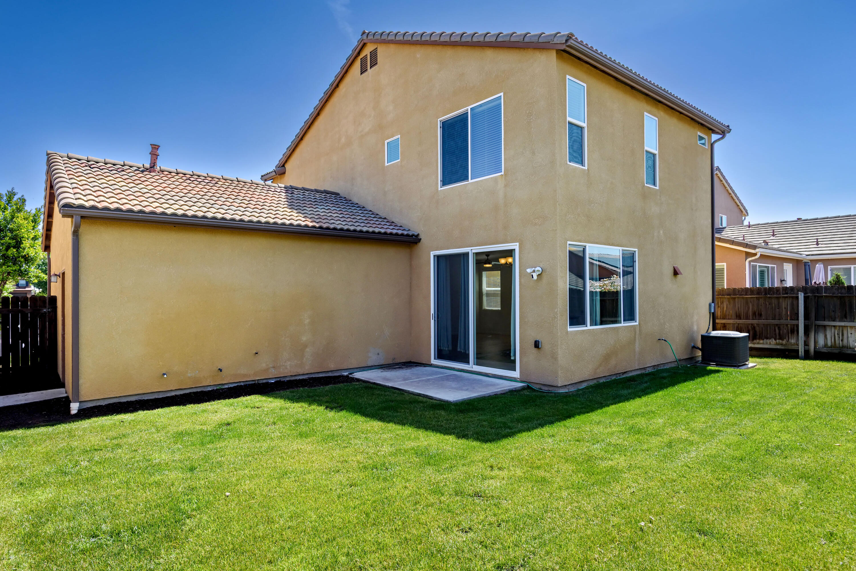2444 Chardonnay Pl, Hanford, CA 93230
