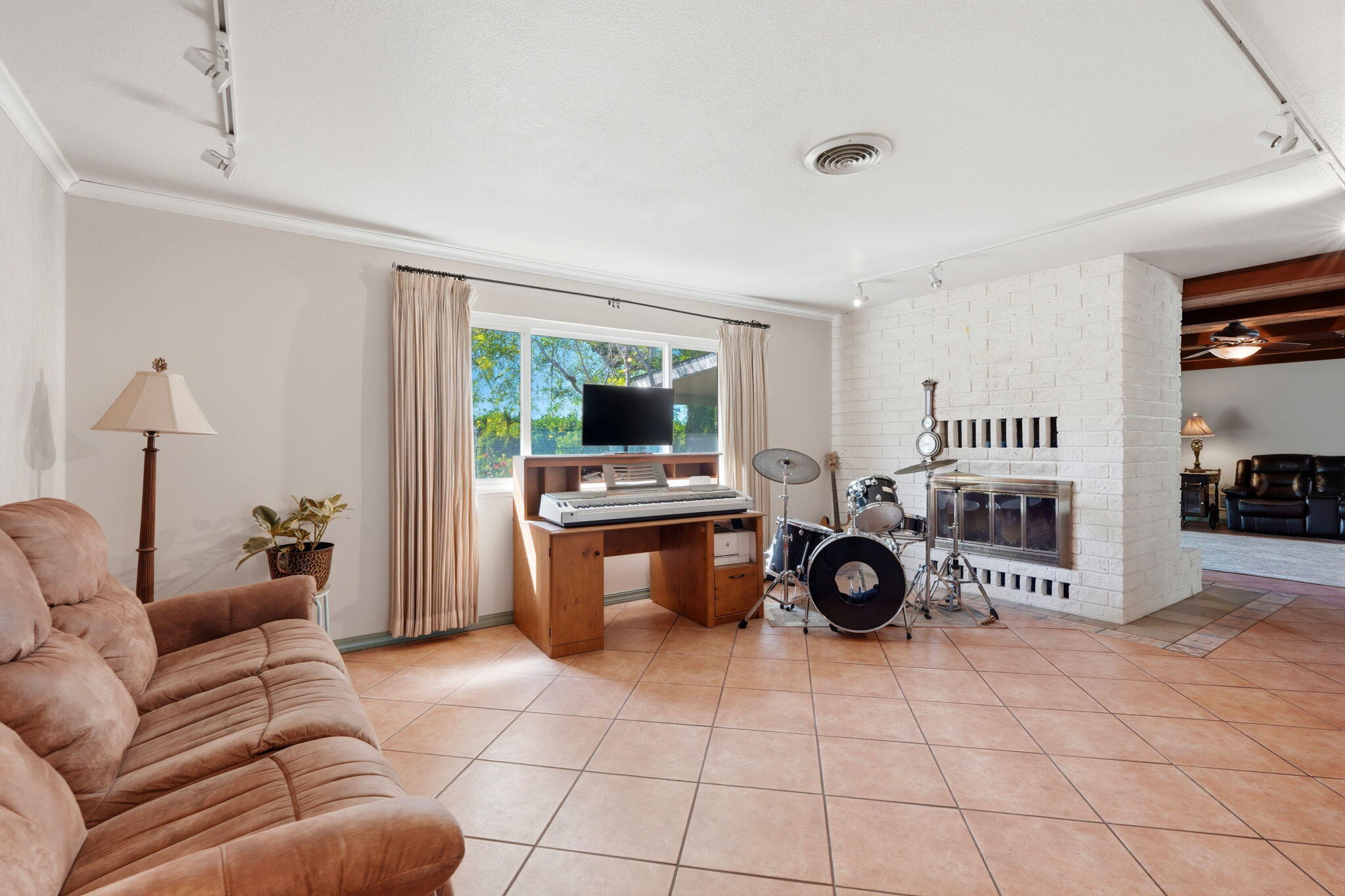 34339 Rd 162, Visalia, CA 93292