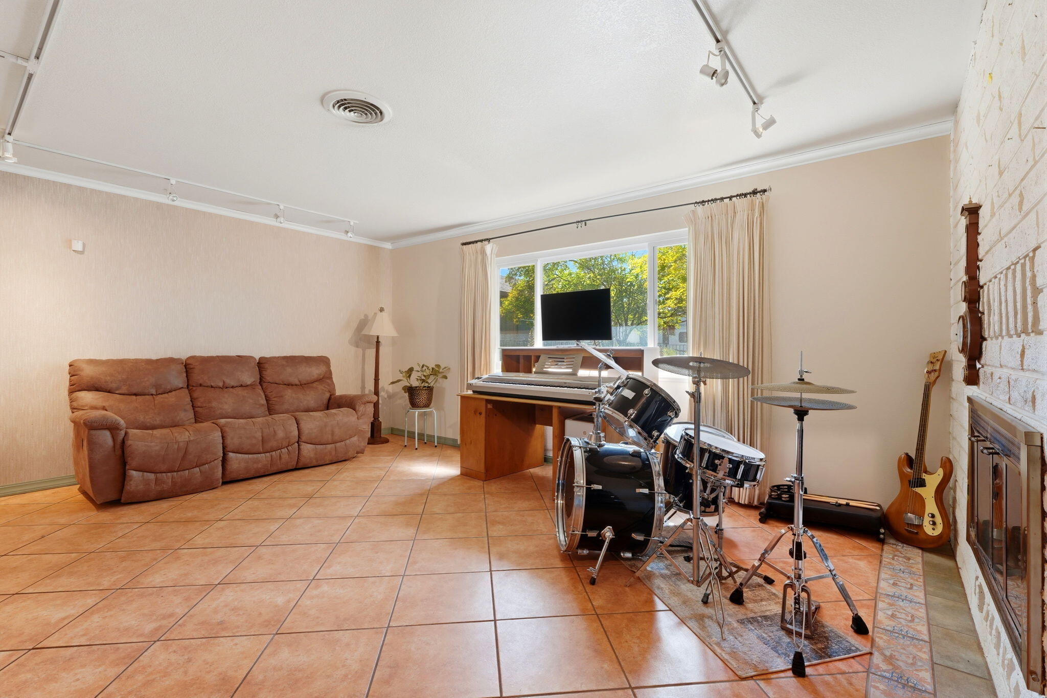 34339 Rd 162, Visalia, CA 93292