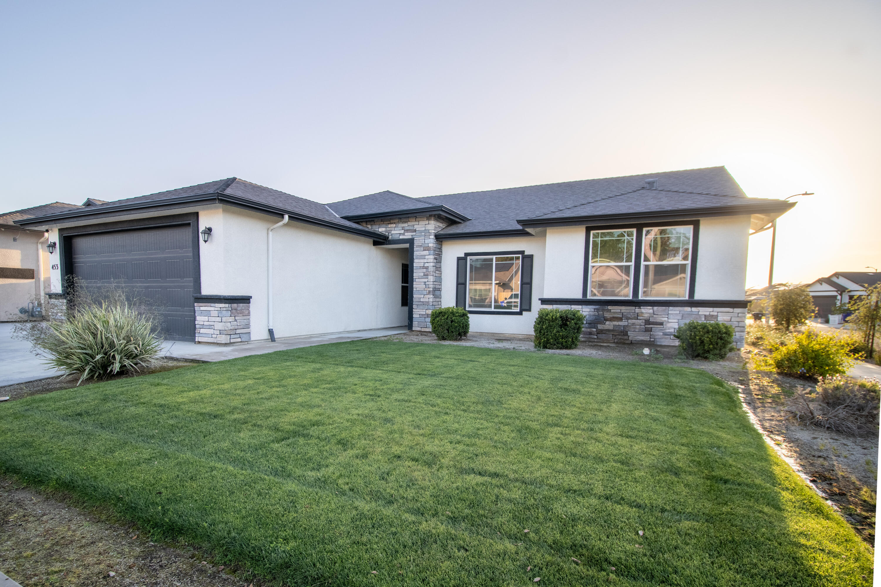 453 S Belmont St, Porterville, CA 93257