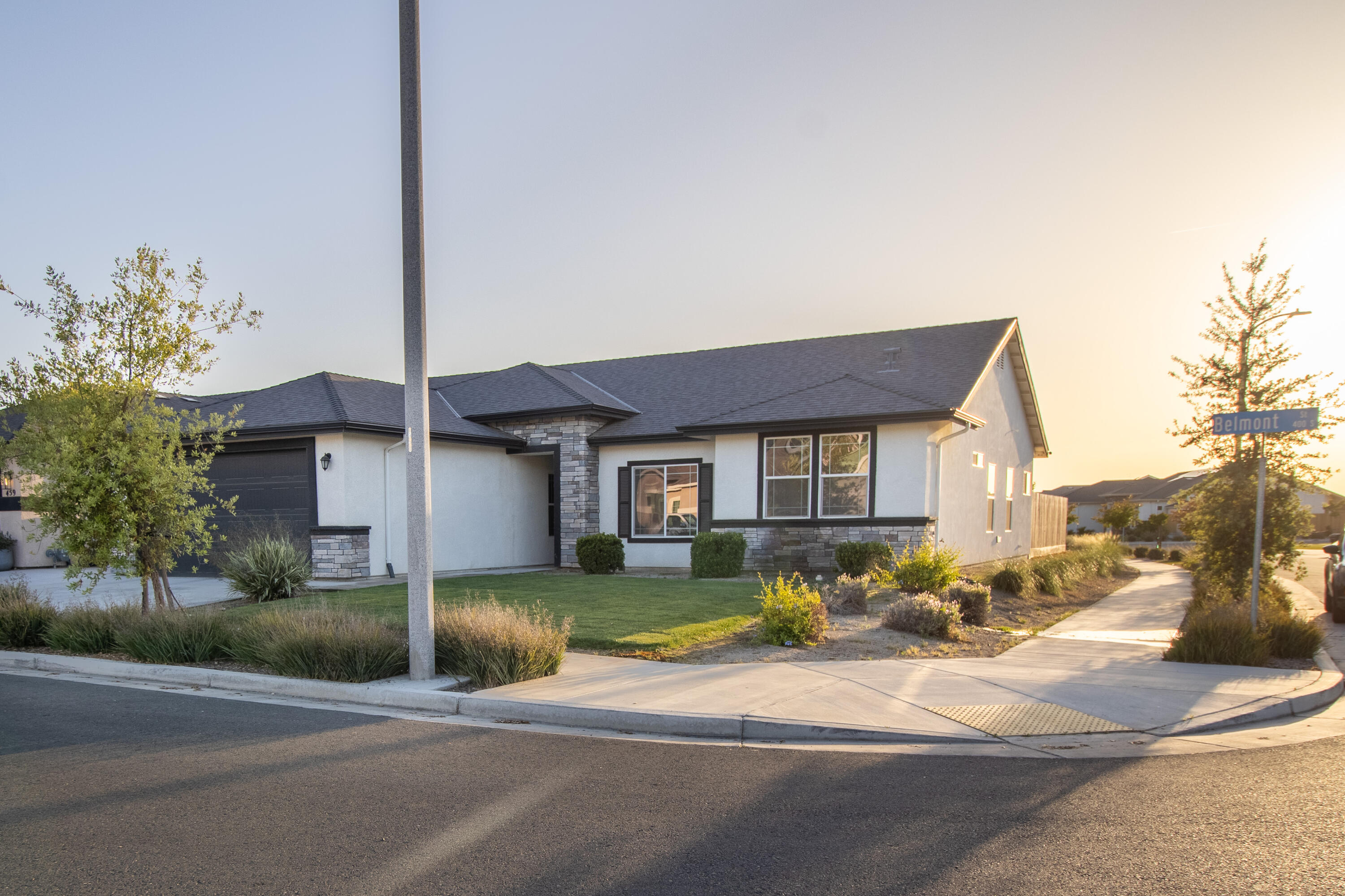 453 S Belmont St, Porterville, CA 93257