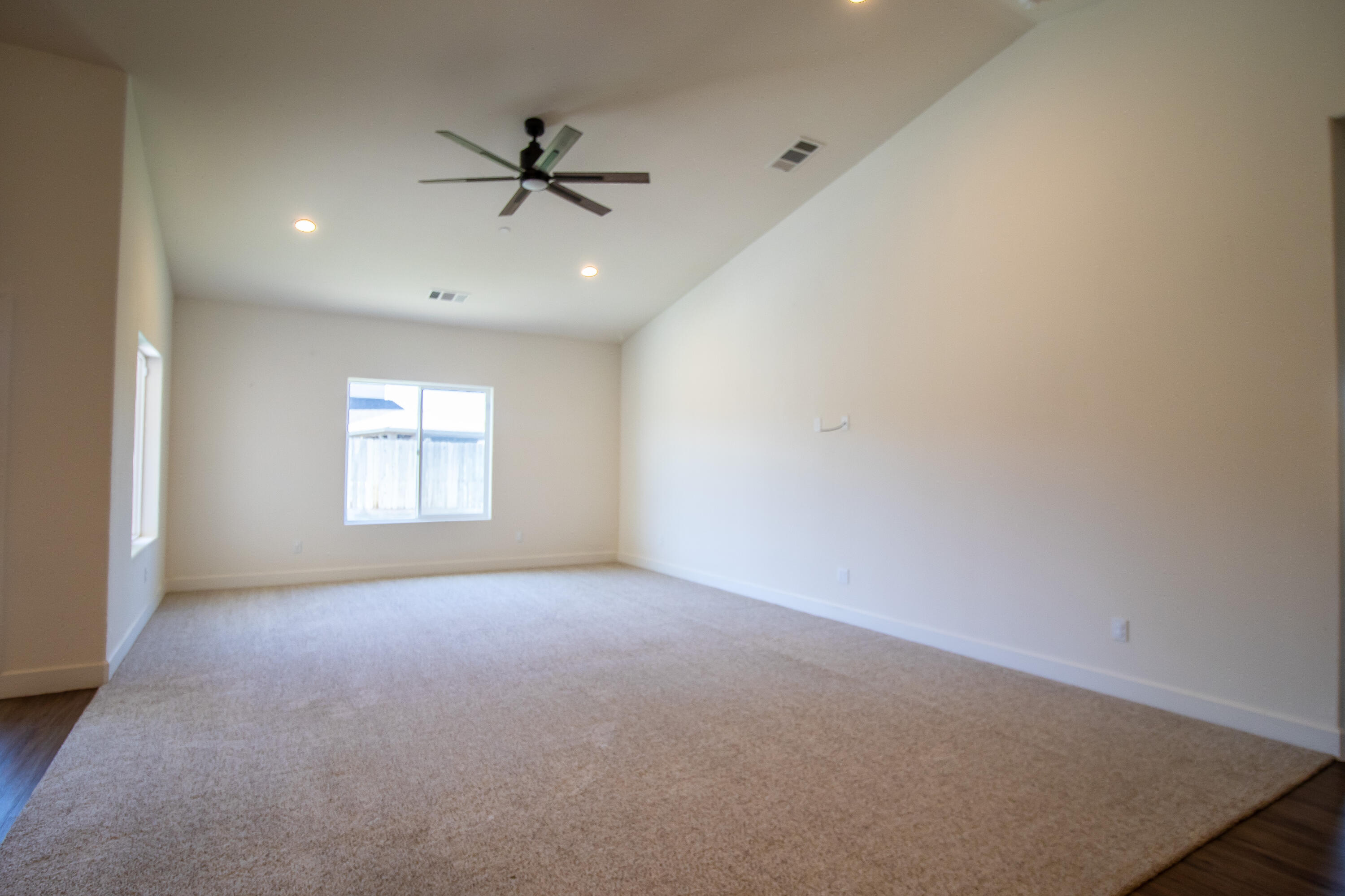 453 S Belmont St, Porterville, CA 93257