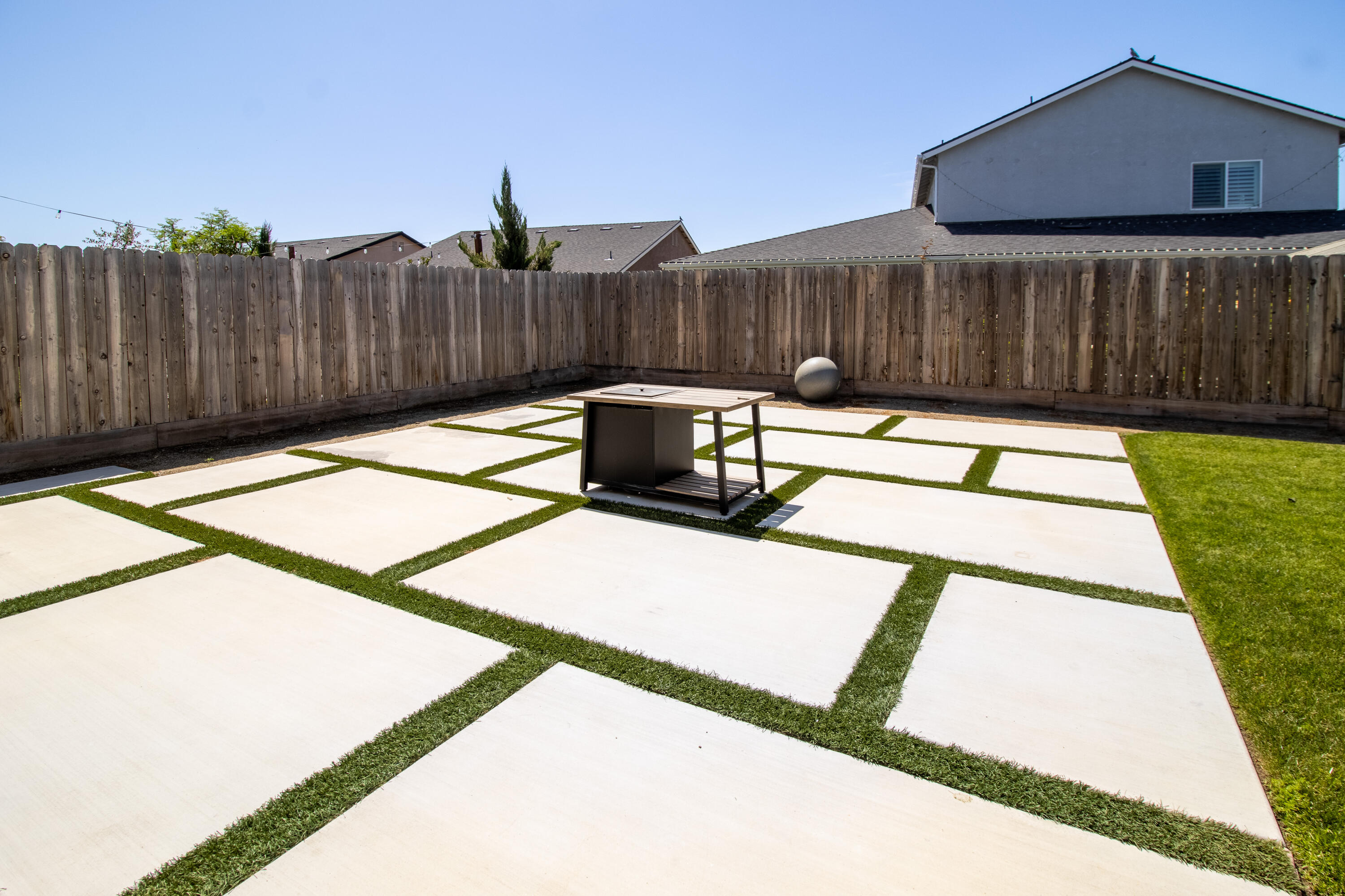 453 S Belmont St, Porterville, CA 93257