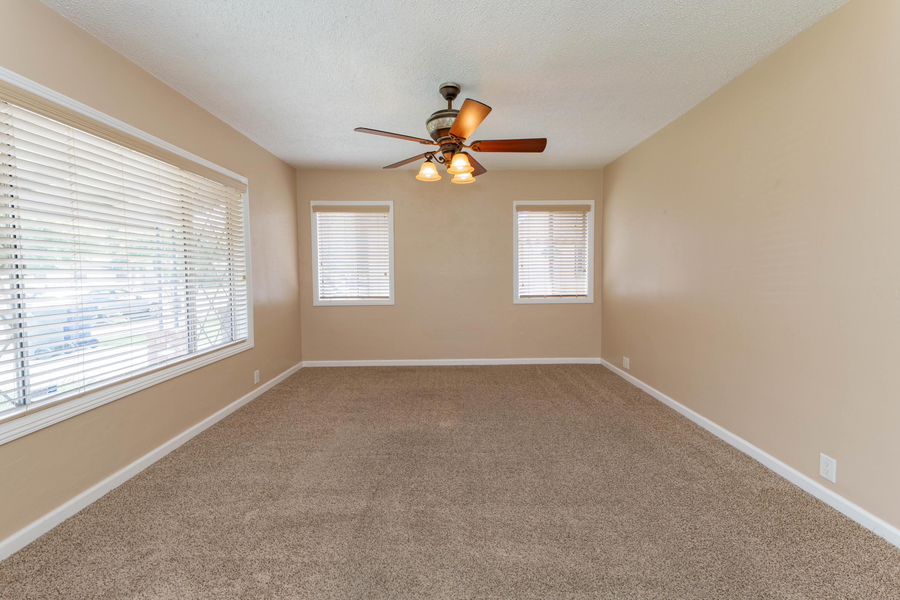 551 Auburn, Tulare, CA 93274