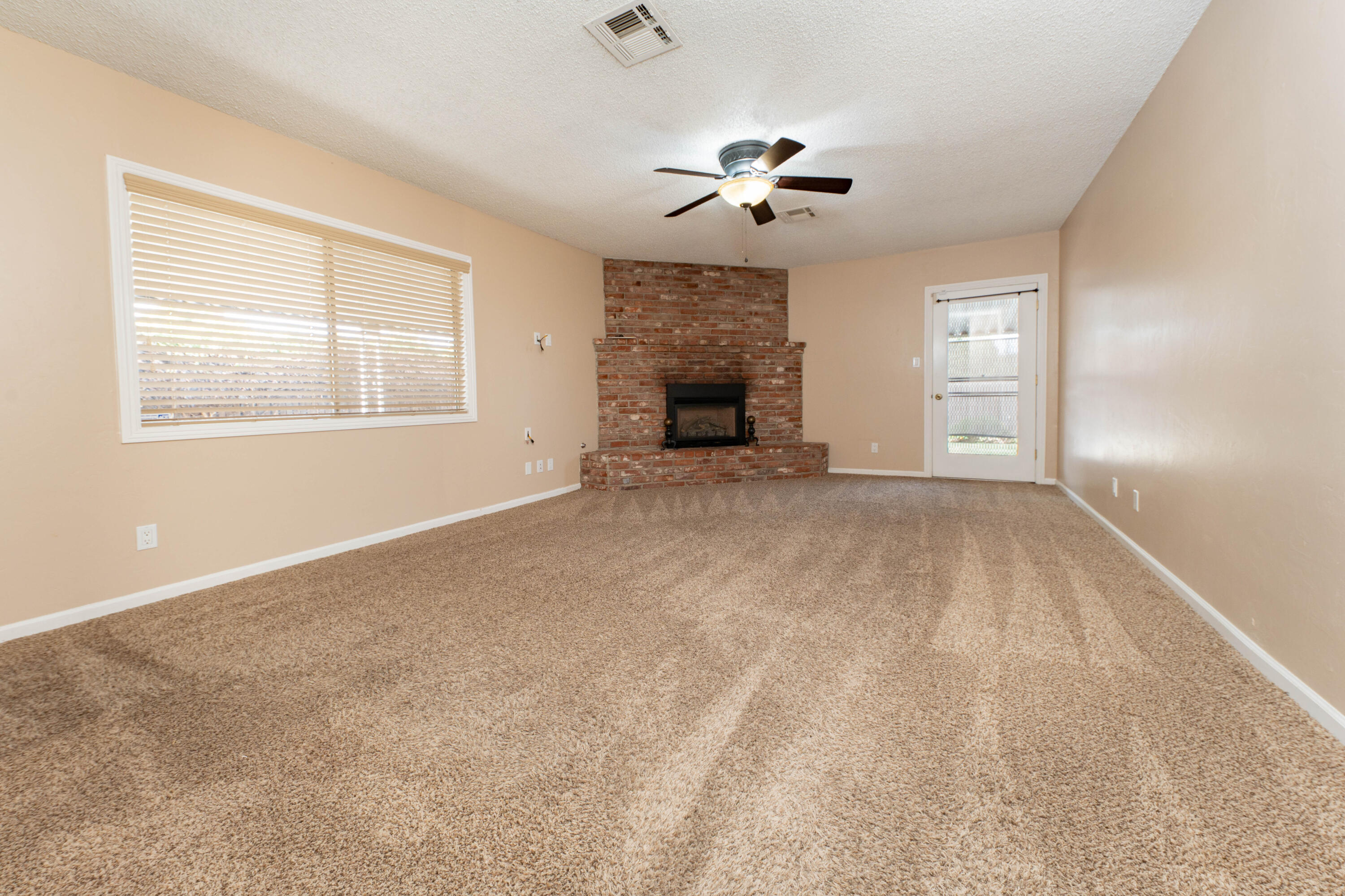 551 Auburn, Tulare, CA 93274