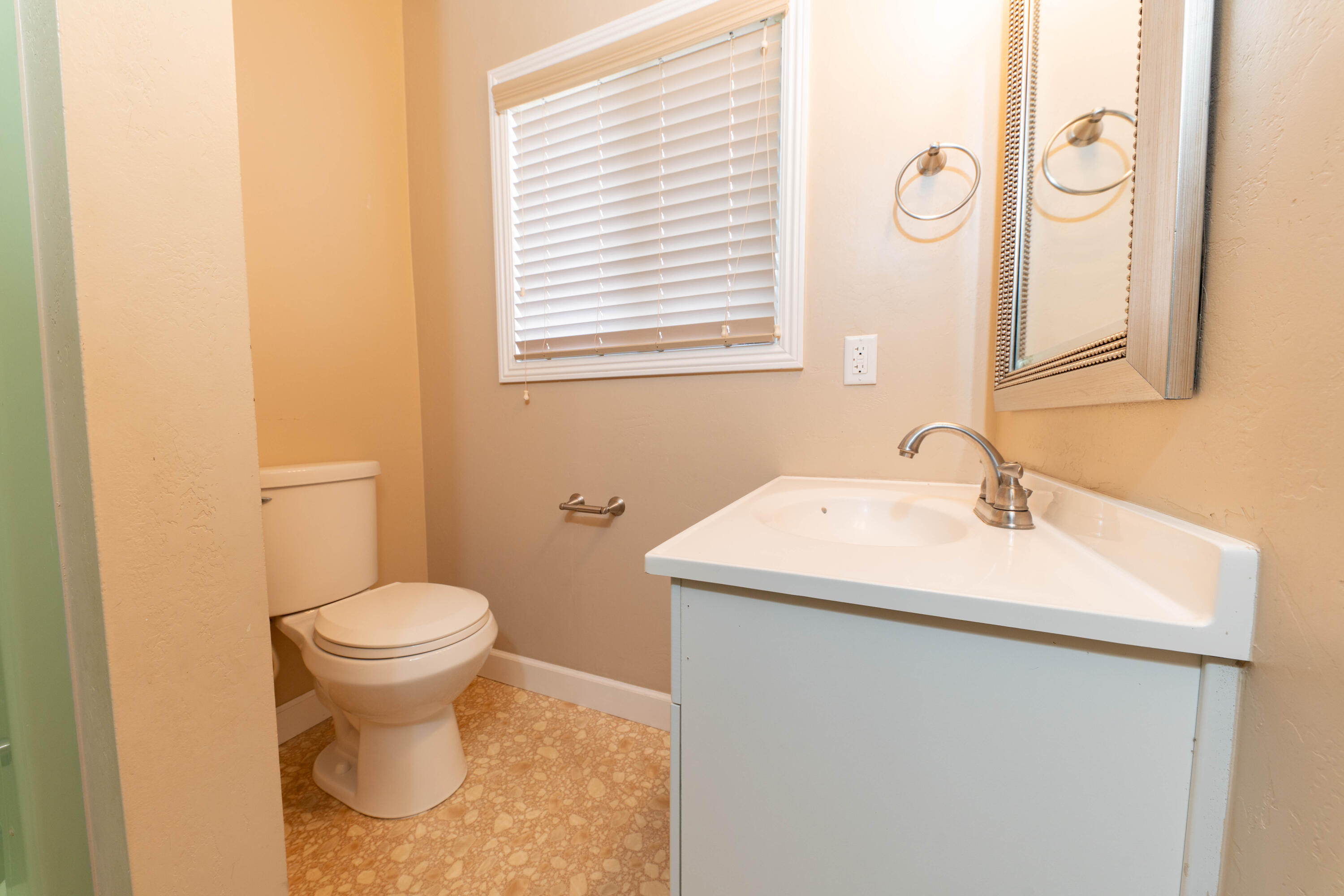 551 Auburn, Tulare, CA 93274