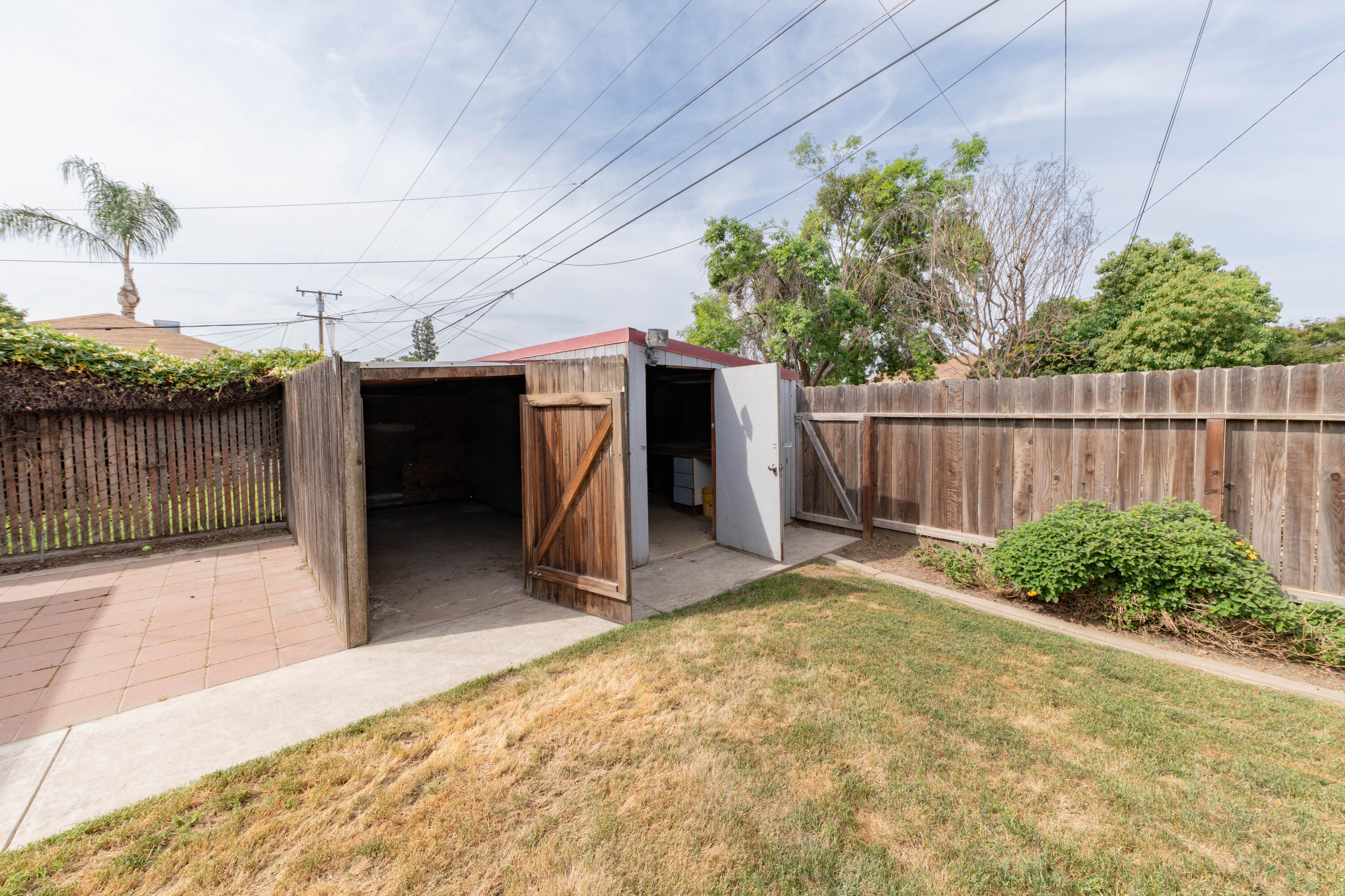 551 Auburn, Tulare, CA 93274