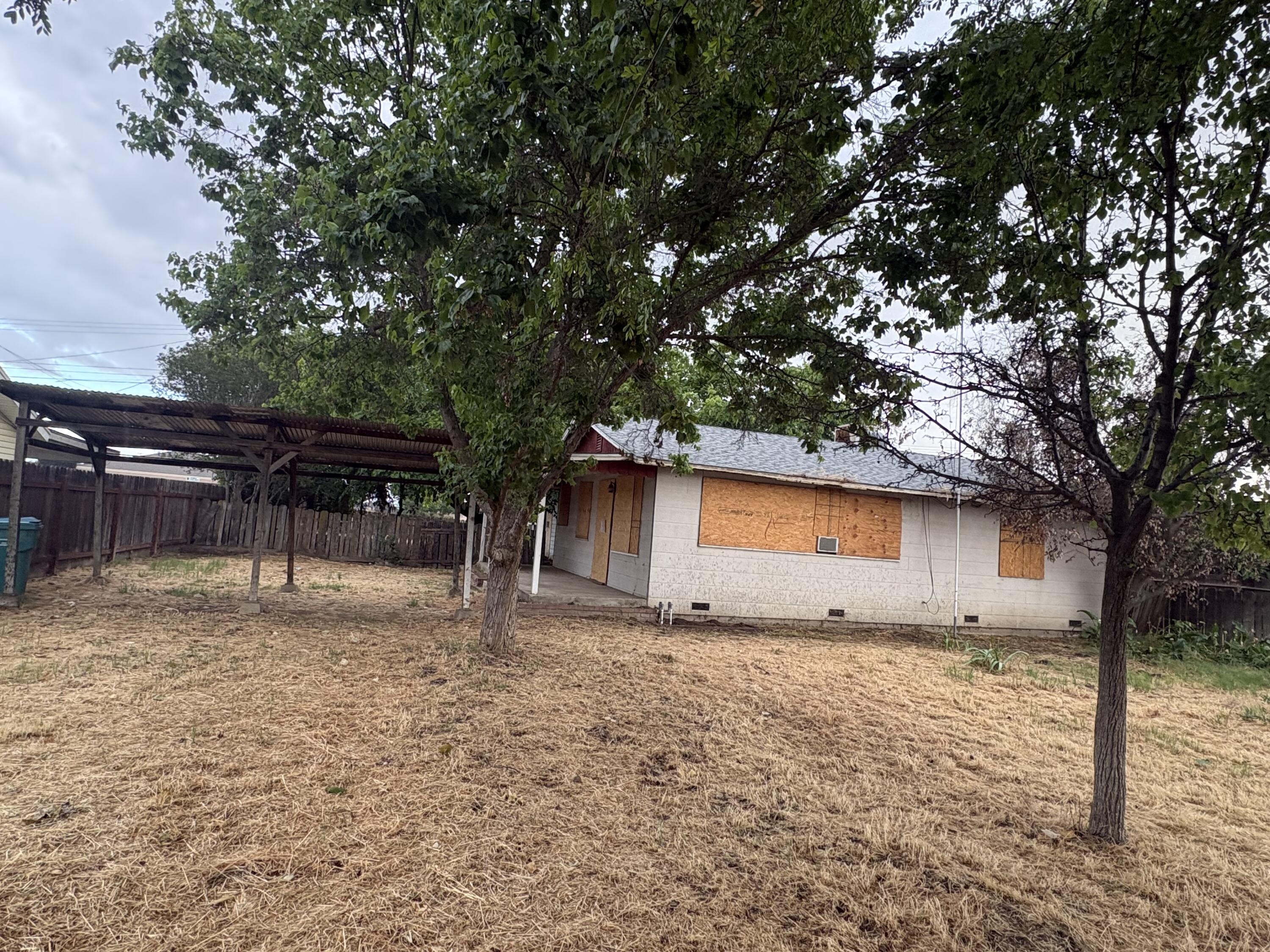 883 W Belleview Ave, Porterville, CA 93257