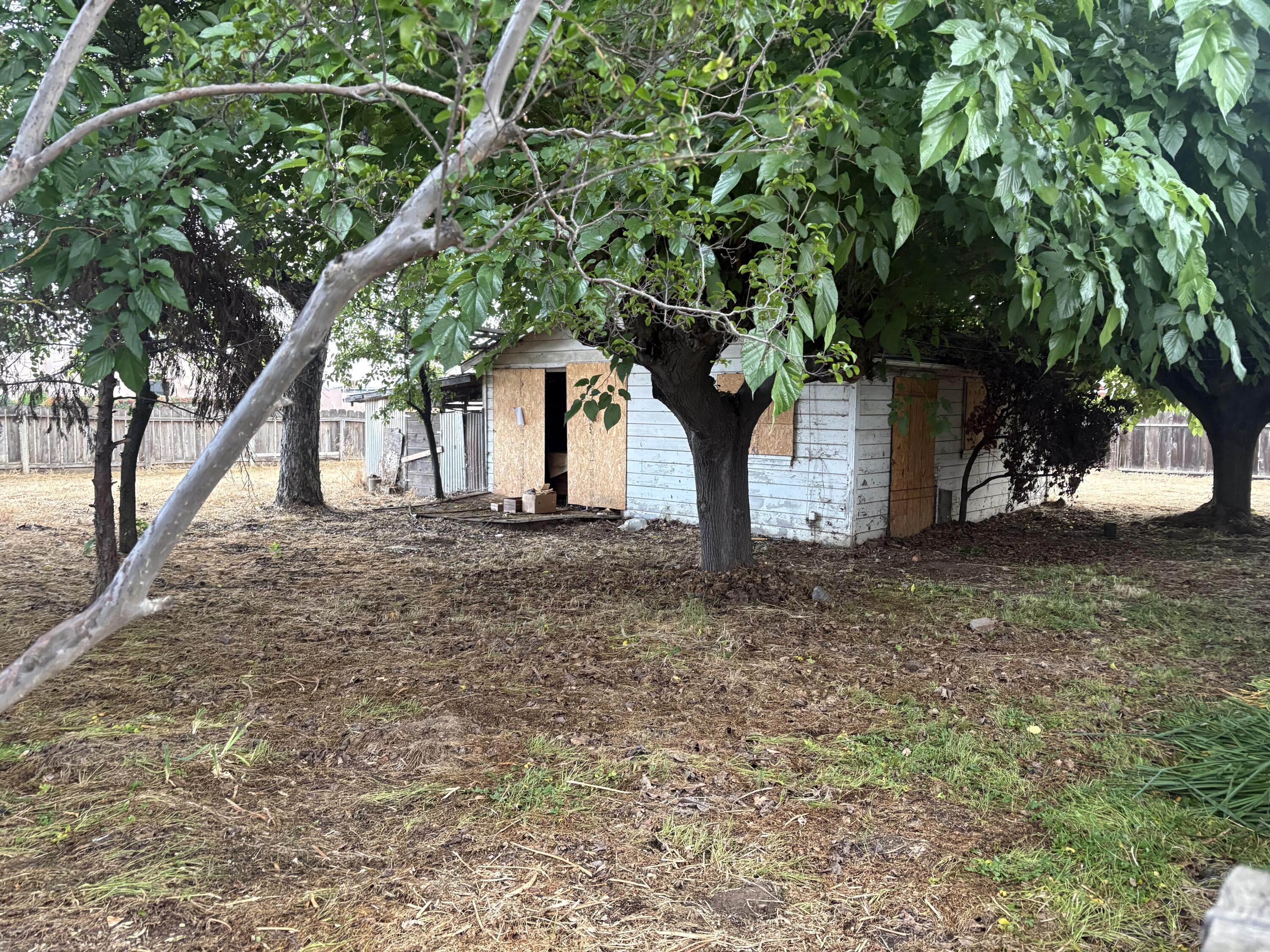 883 W Belleview Ave, Porterville, CA 93257