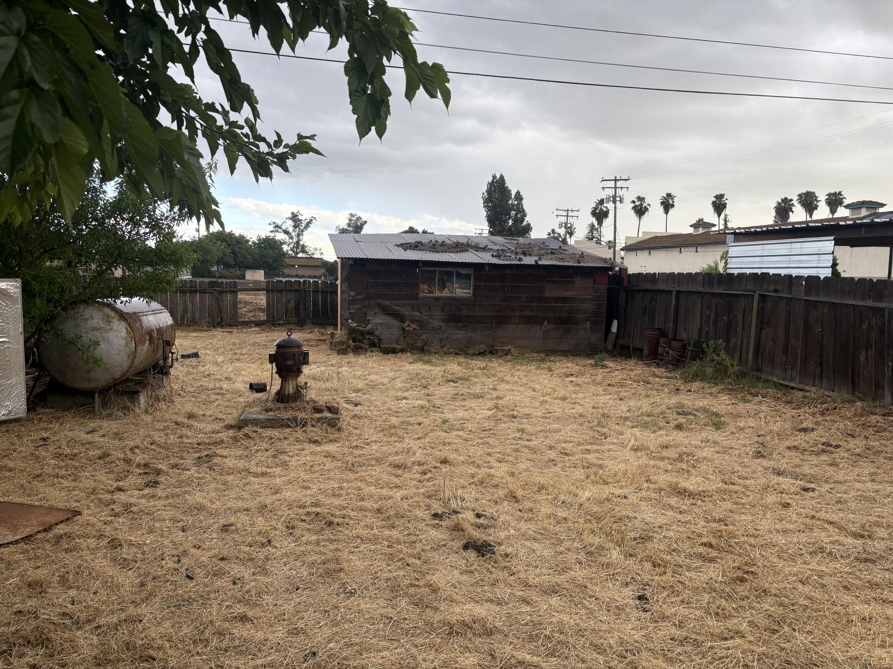 883 W Belleview Ave, Porterville, CA 93257