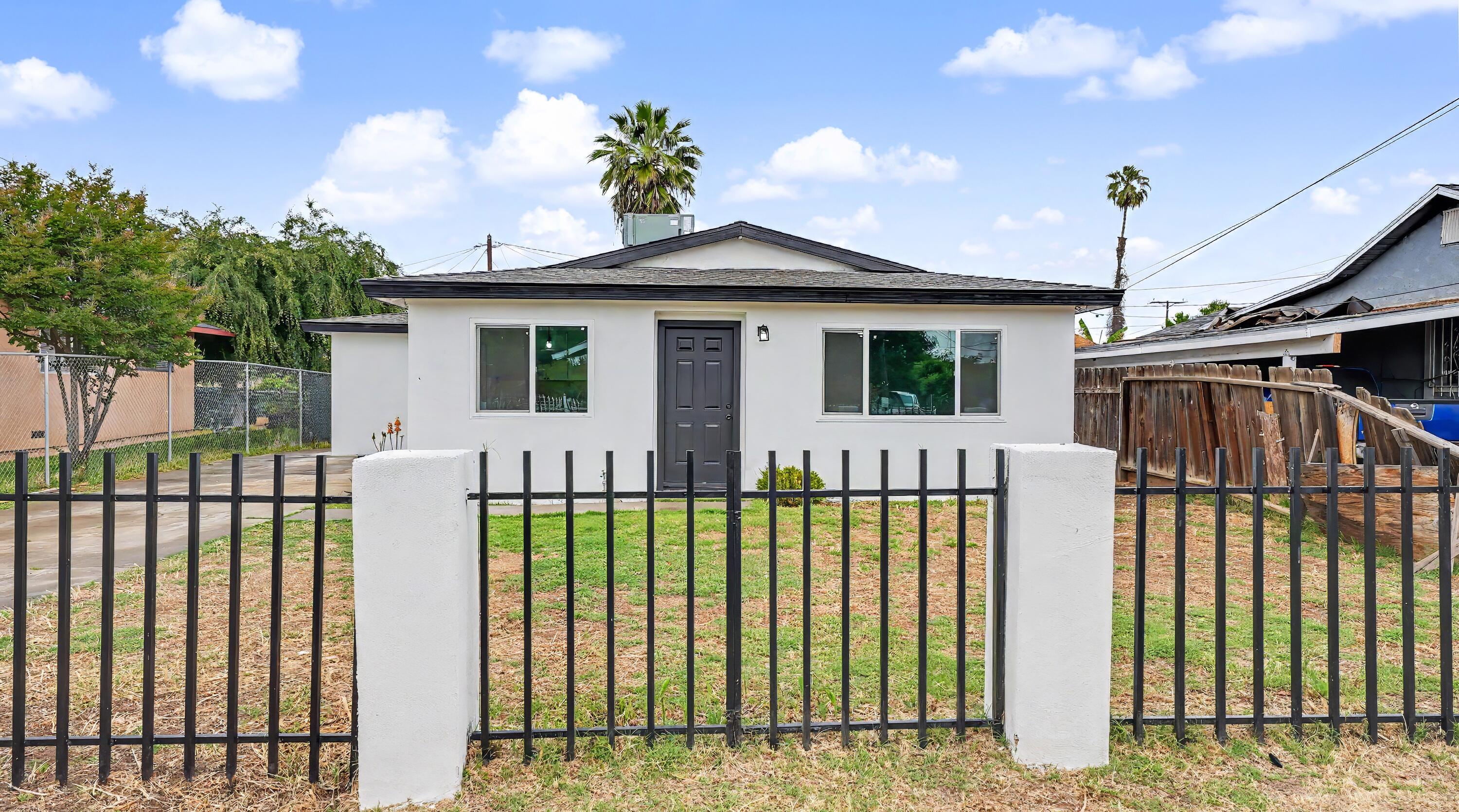 429 2nd St, Lindsay, CA 93247