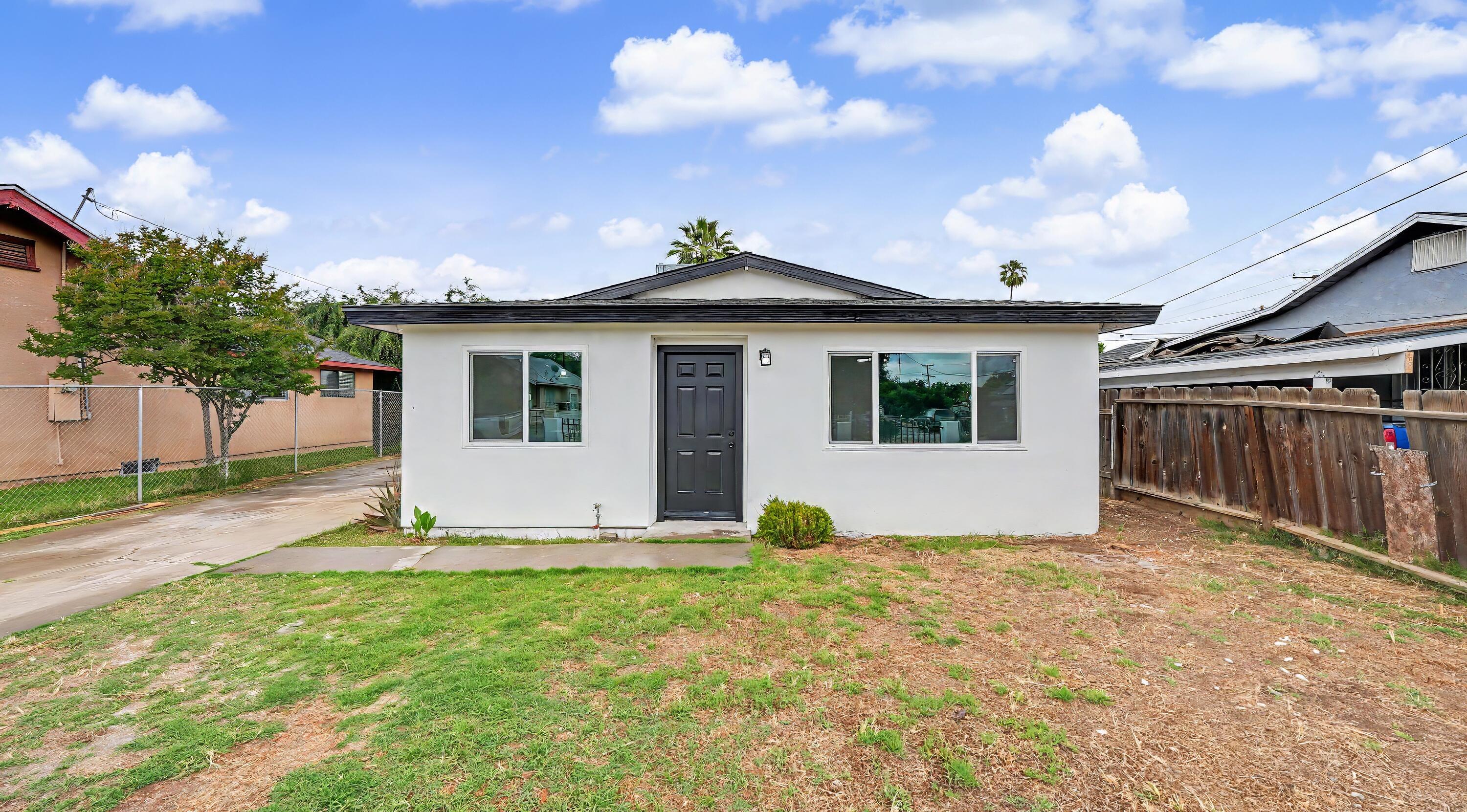 429 2nd St, Lindsay, CA 93247