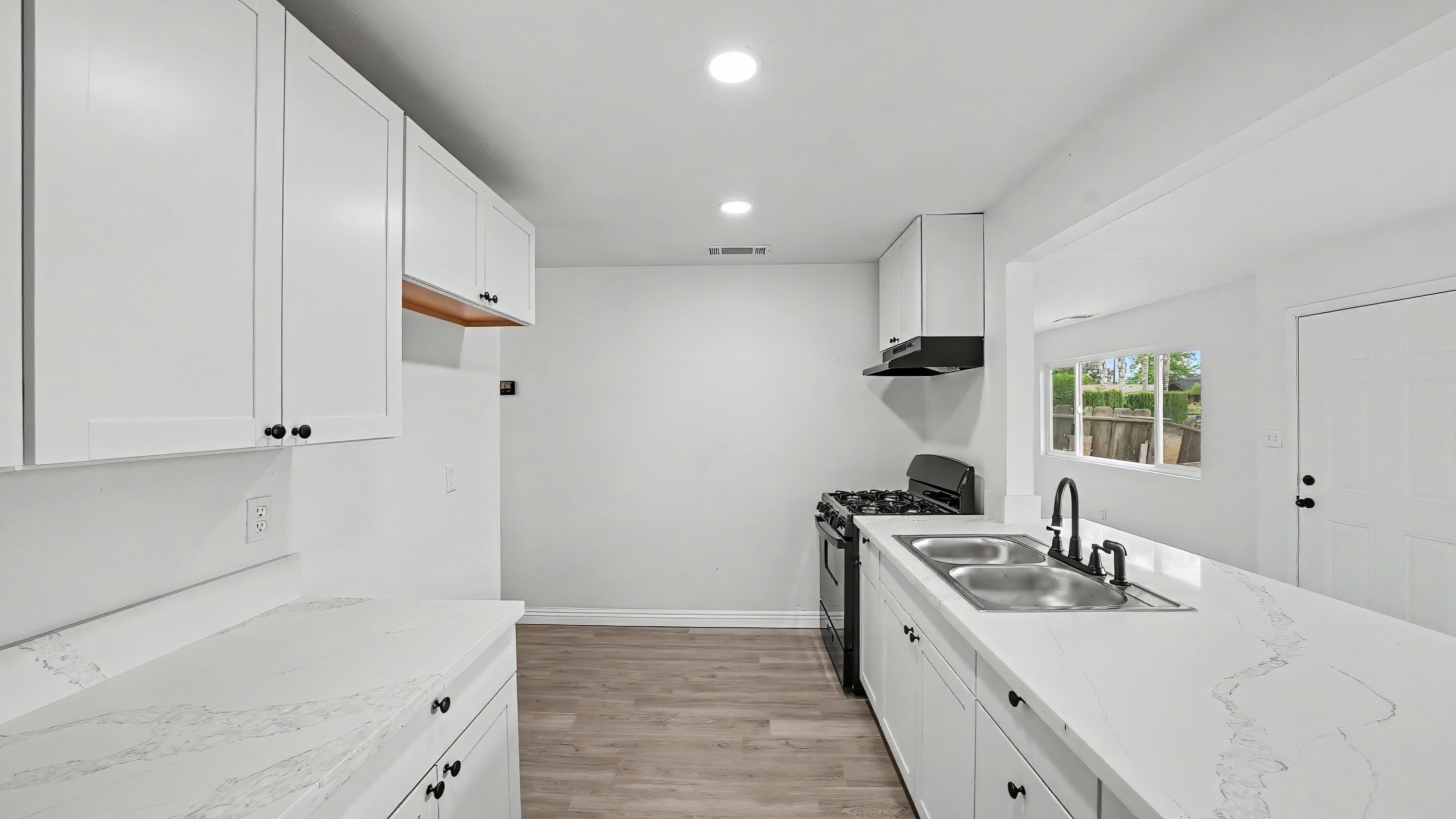 429 2nd St, Lindsay, CA 93247