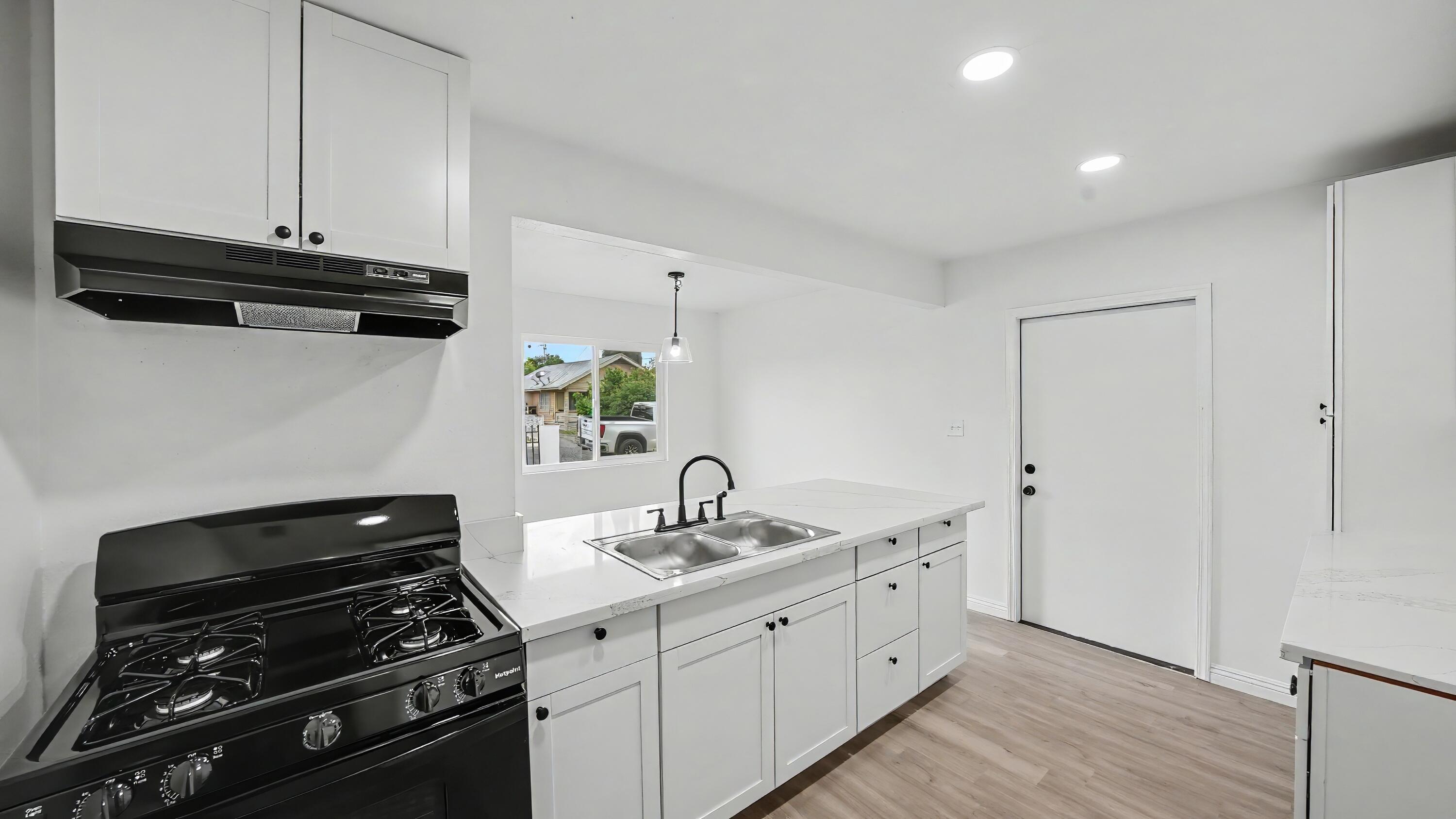 429 2nd St, Lindsay, CA 93247